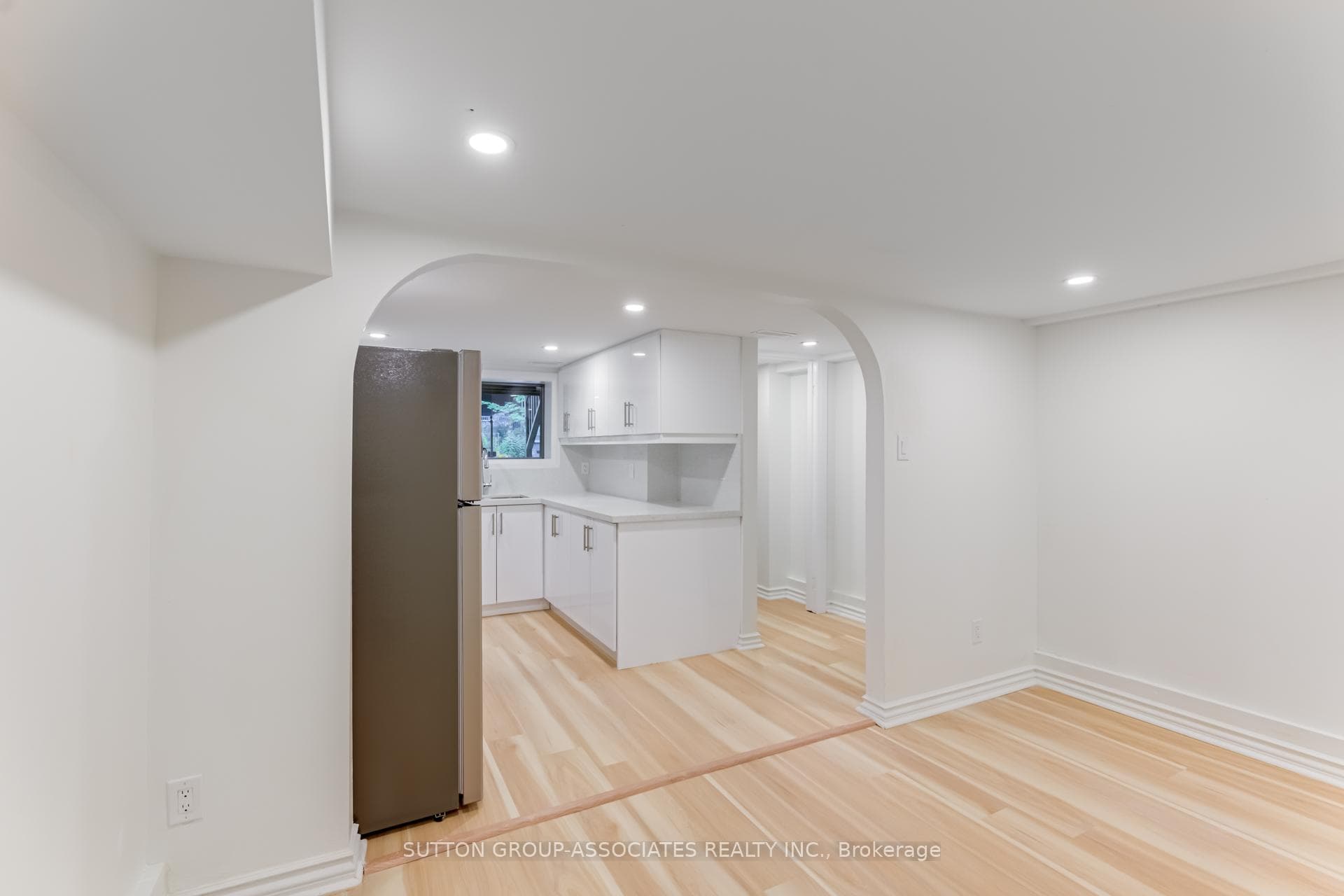 879 Palmerston Avenue Unit Lower photo 2