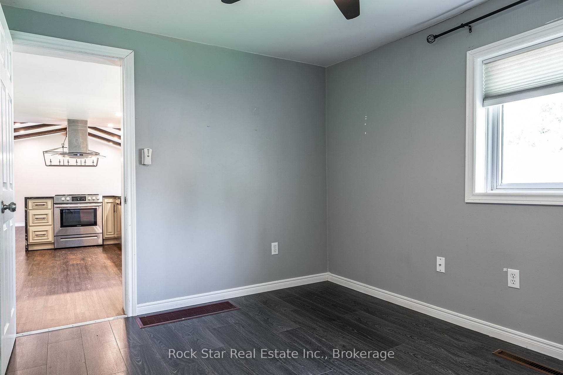 6989 Rutherford Street photo 9