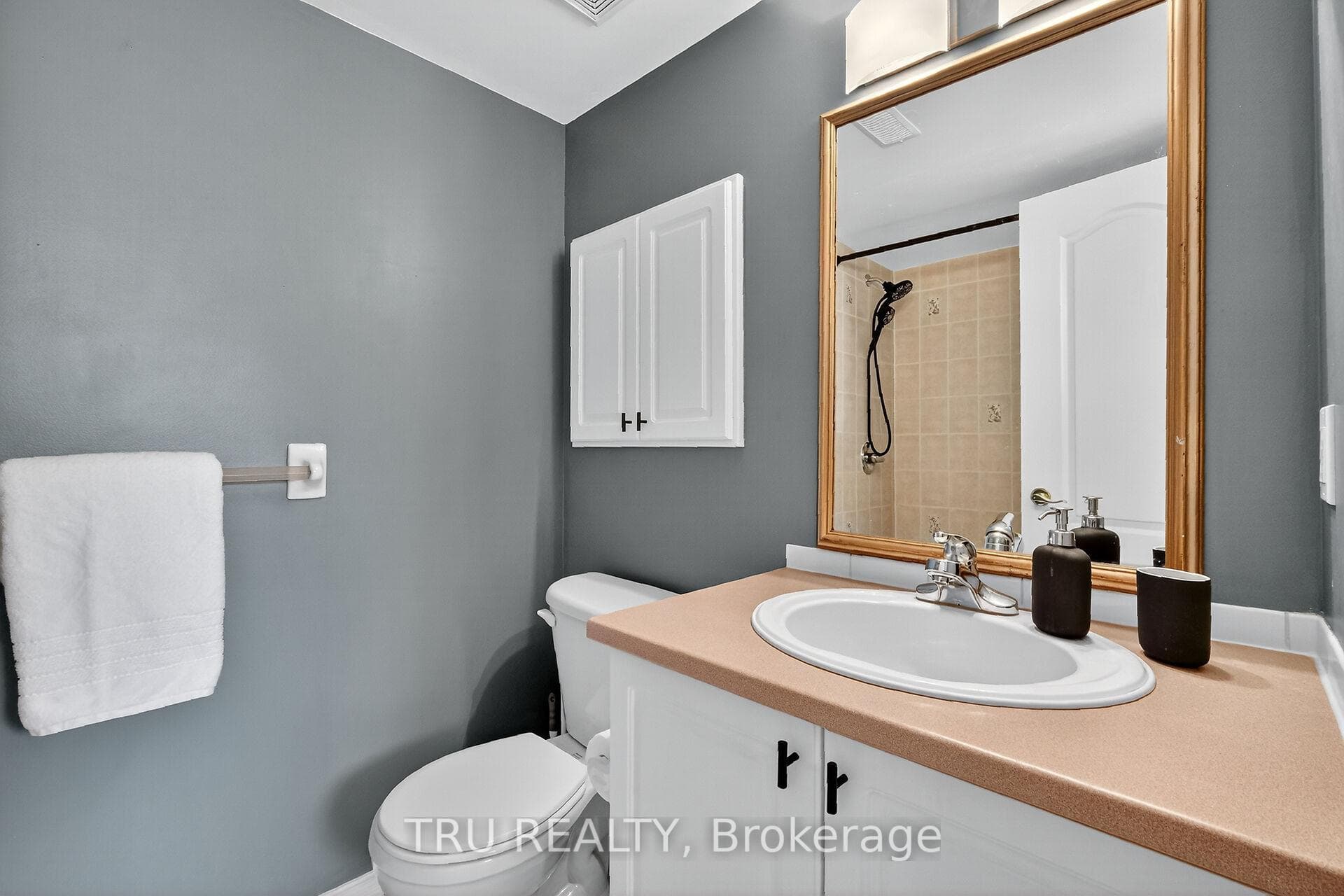 320 CRESTHAVEN Drive photo 44