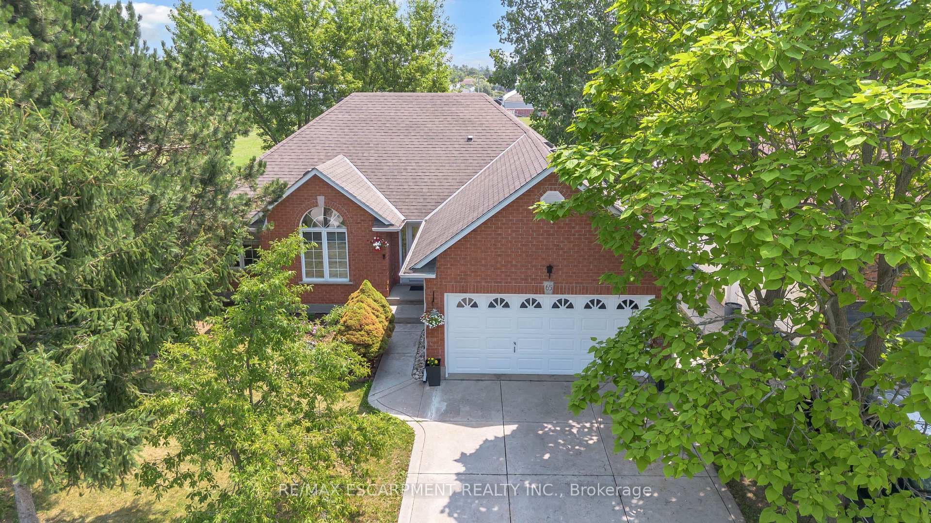 65 Thistlemoor Drive photo 1