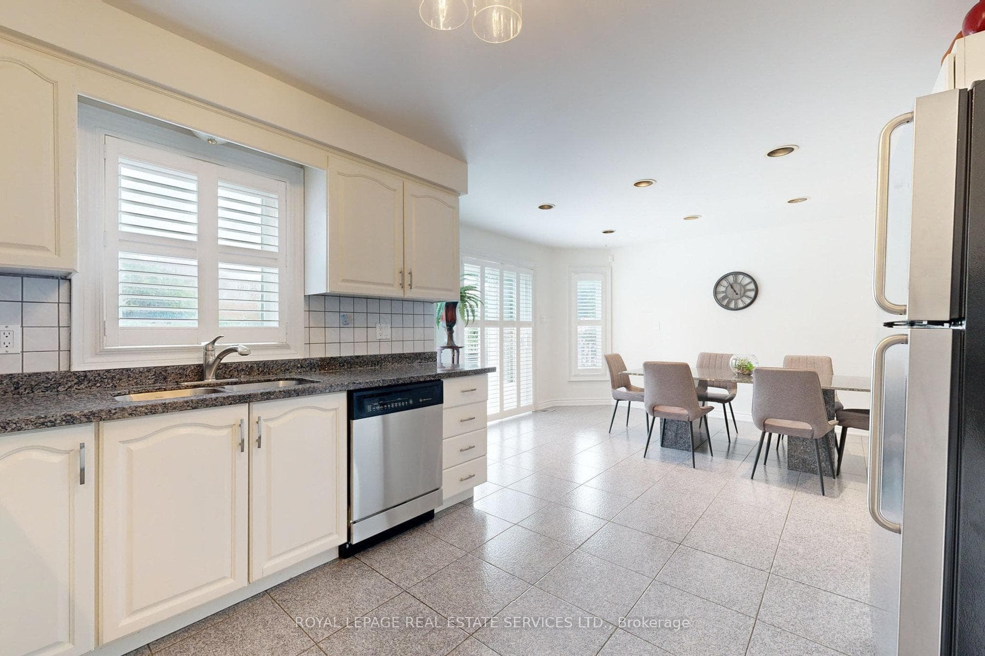 49 Iona Crescent photo 9