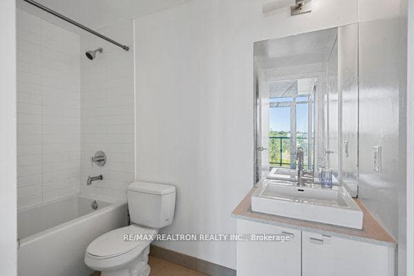 105 The Queensway Avenue Unit 504 photo 17