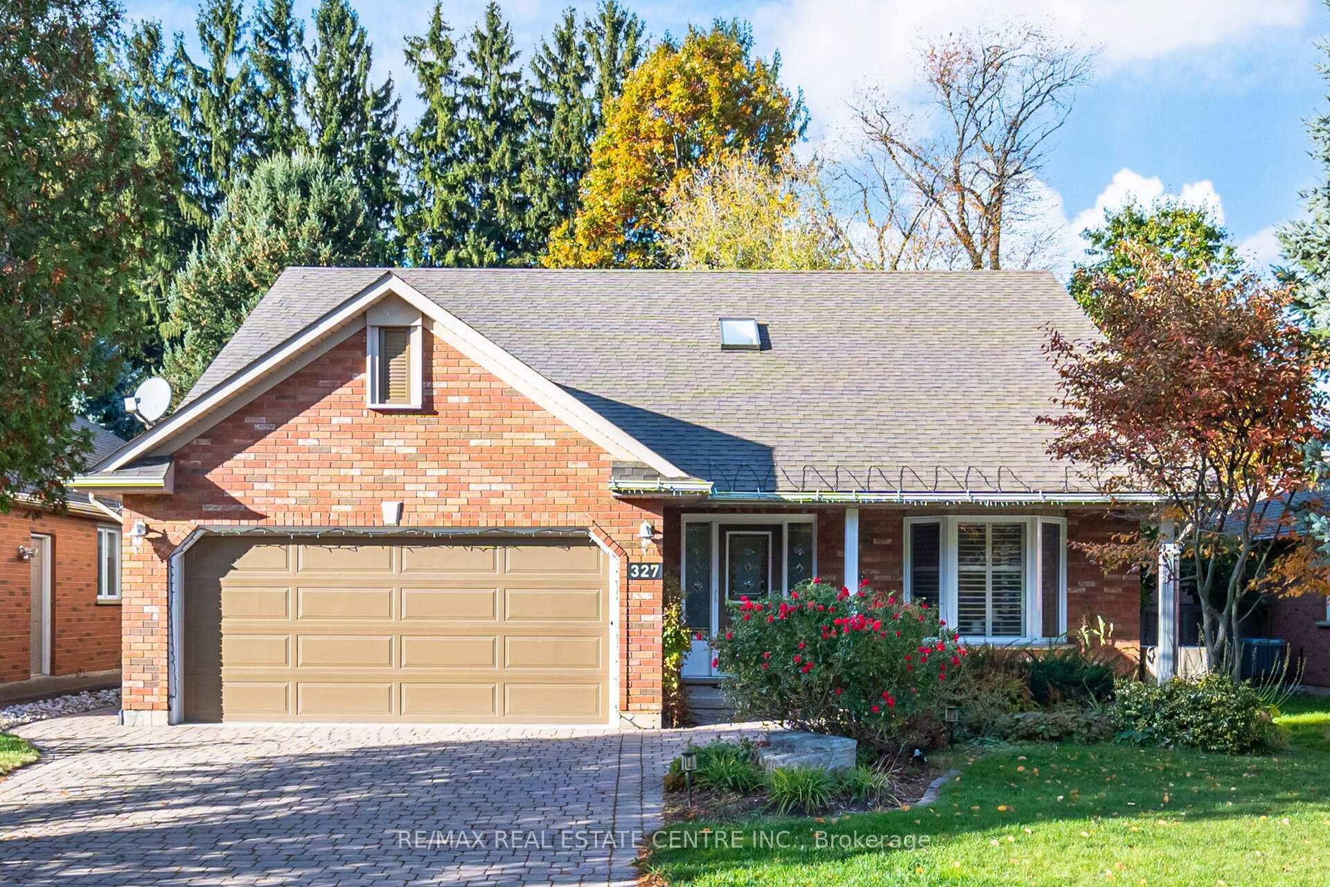 327 Cavendish Drive photo 1