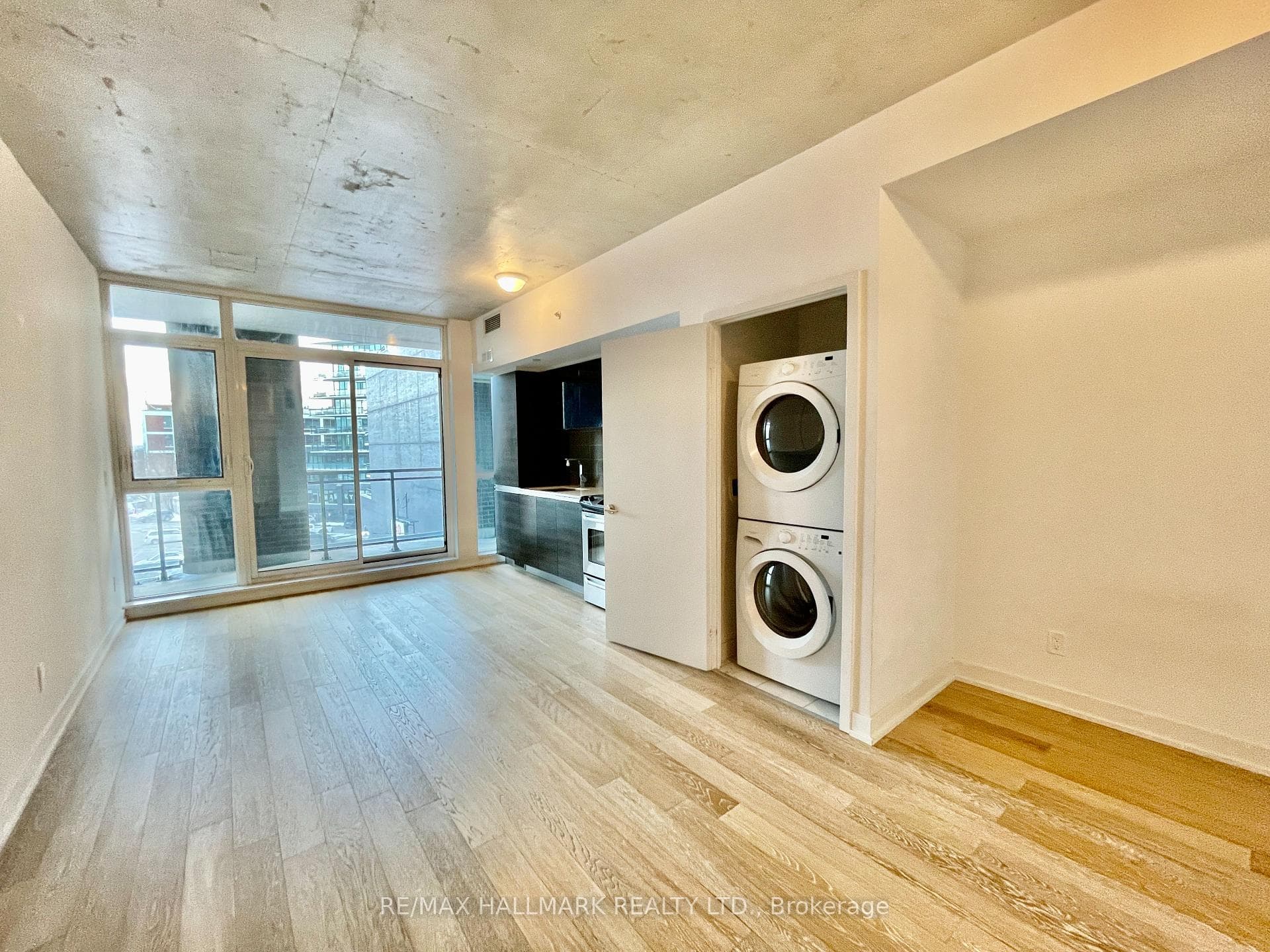 1190 Dundas Street Unit 409 photo 11