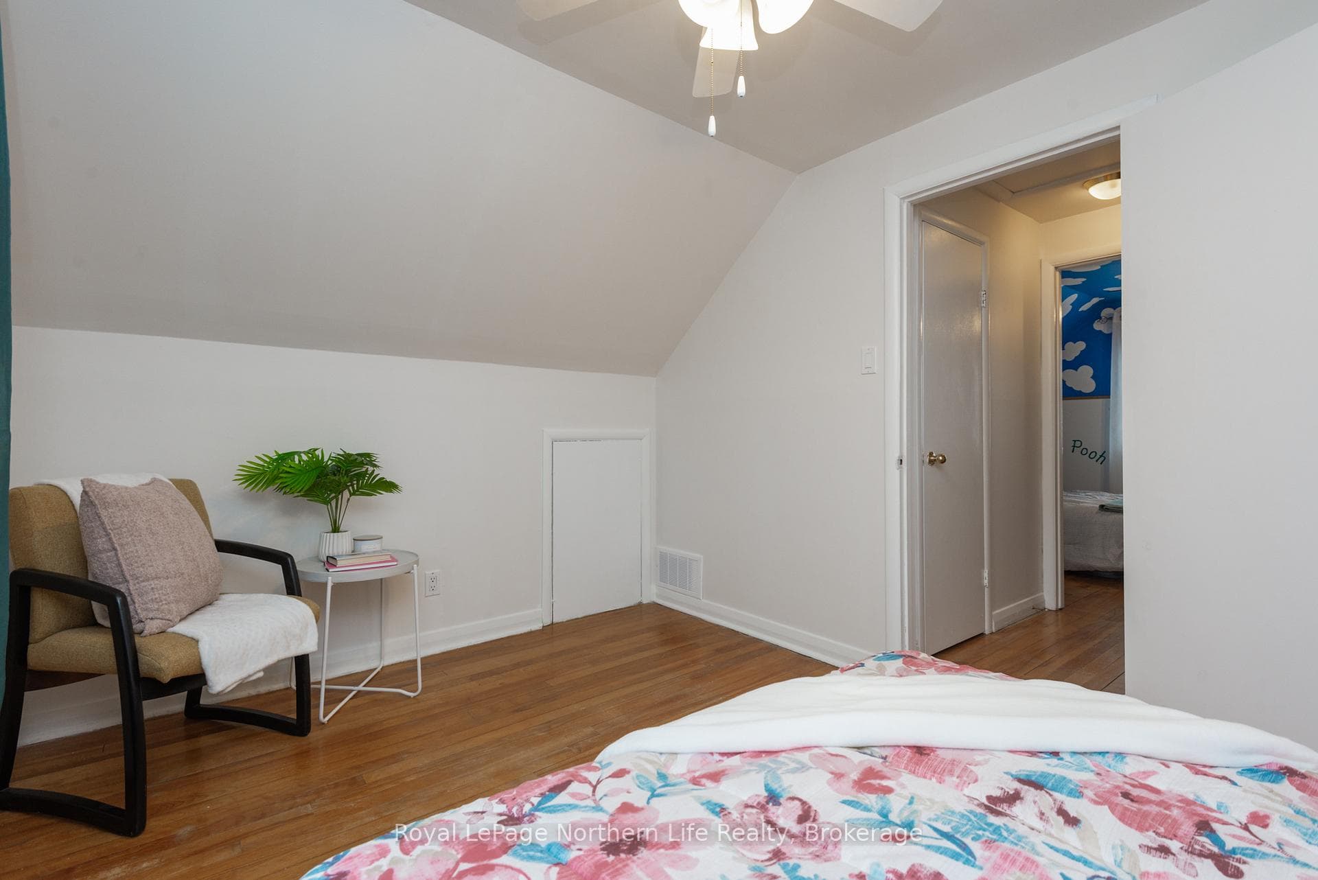 889 Phillip Street photo 23
