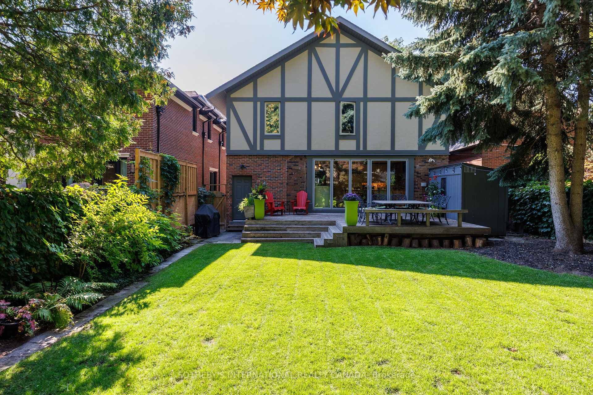 37 Thompson Avenue photo 20