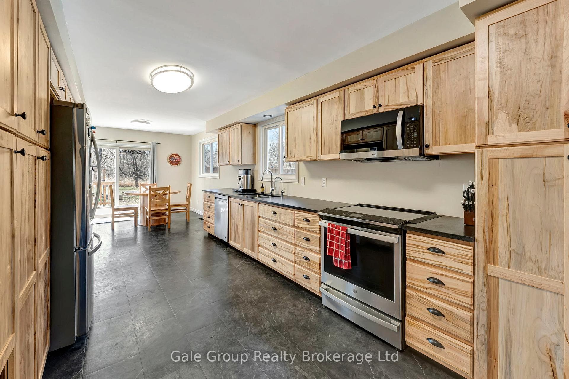 391 Tecumseh Street photo 21