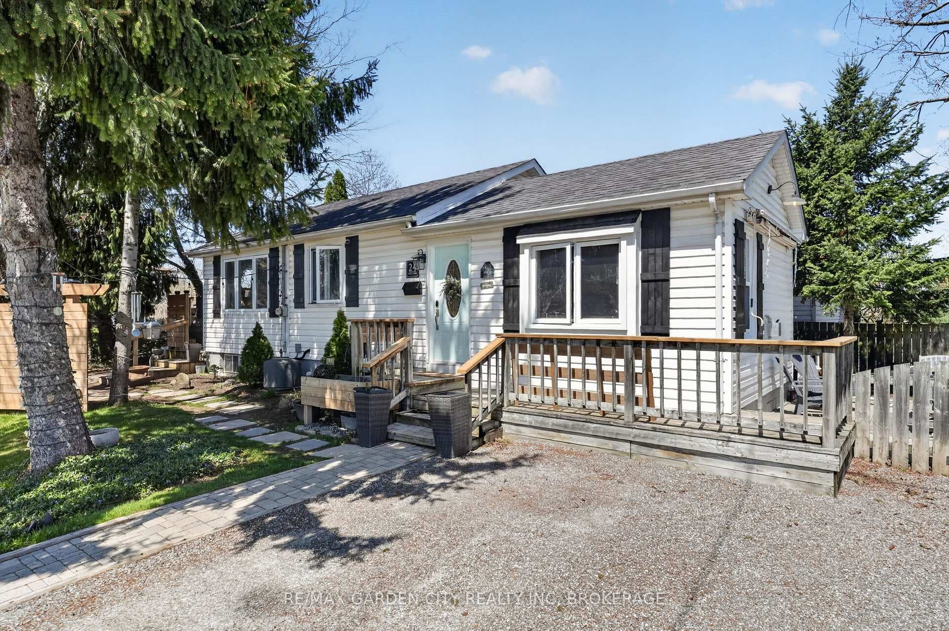 24 Bogart Street photo 1