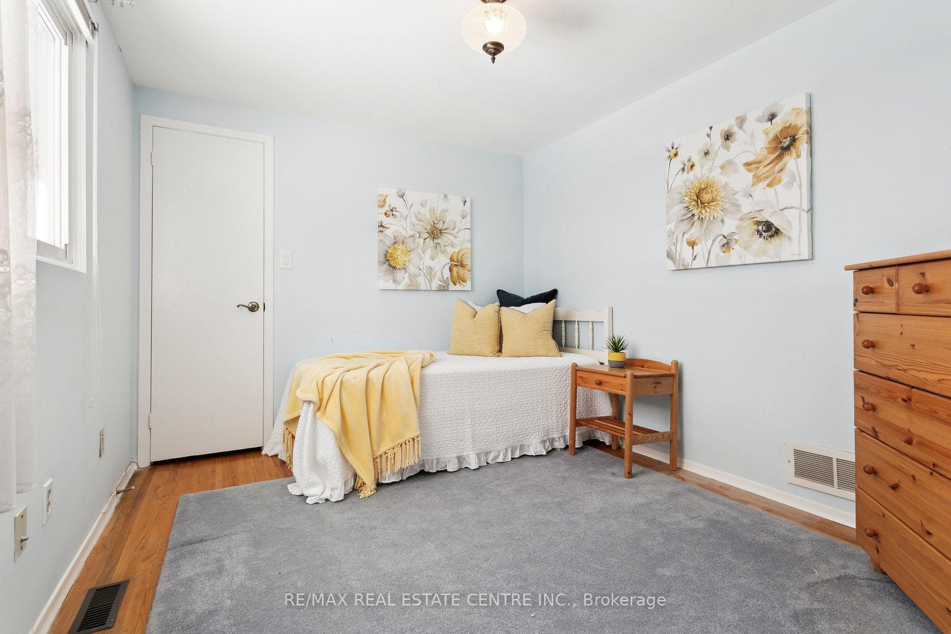 3566 Nadine Crescent photo 33
