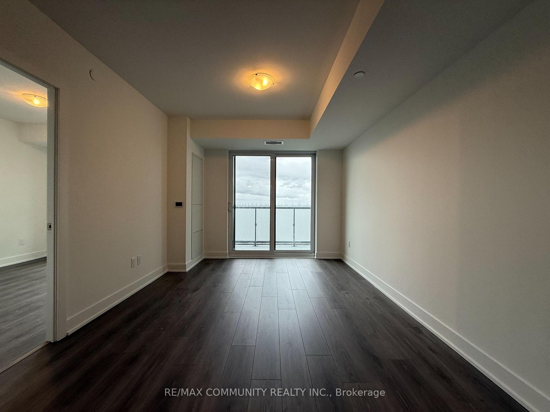 2545 Simcoe Street Unit 1110 photo 1