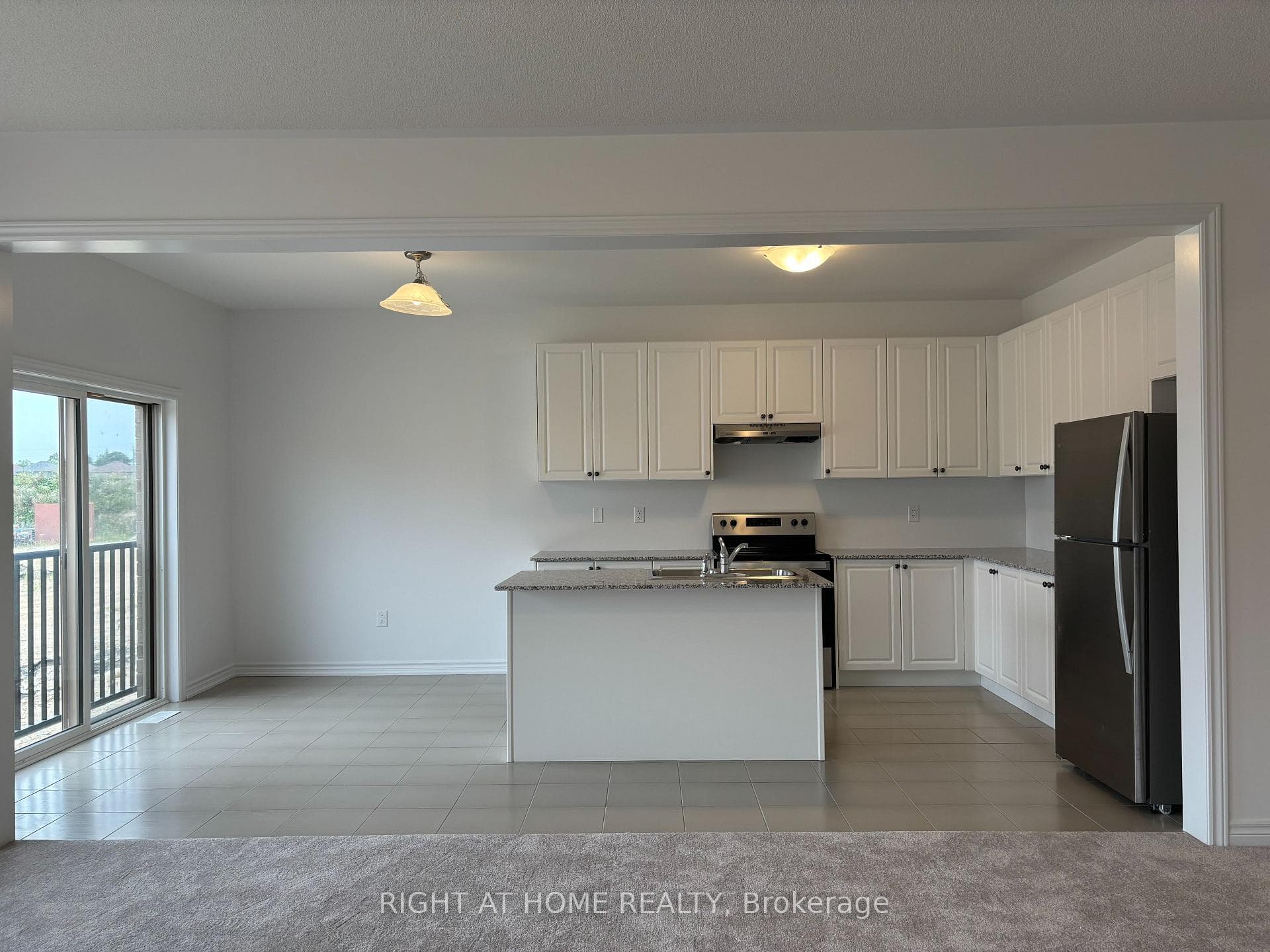 324 Russell Street photo 3