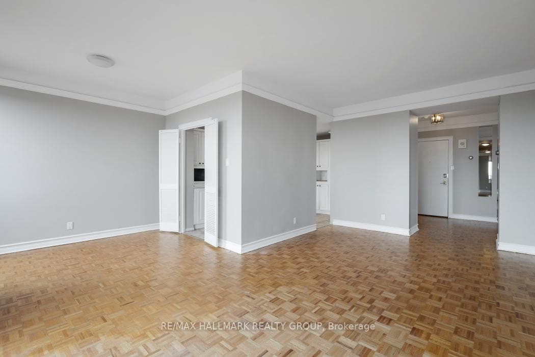 515 St Laurent Boulevard Unit 2509/10 photo 18