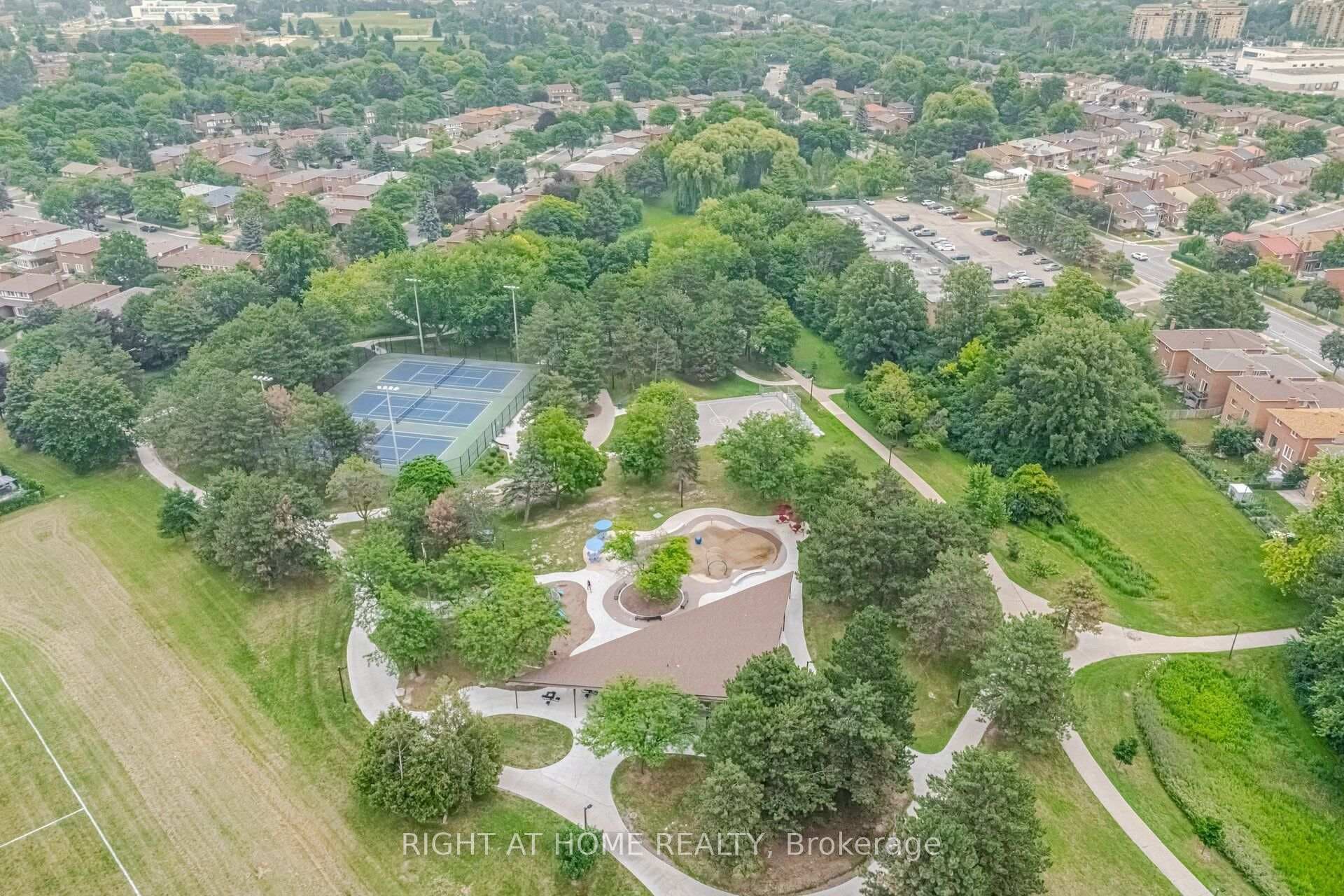 121 Bob O'link Avenue photo 41