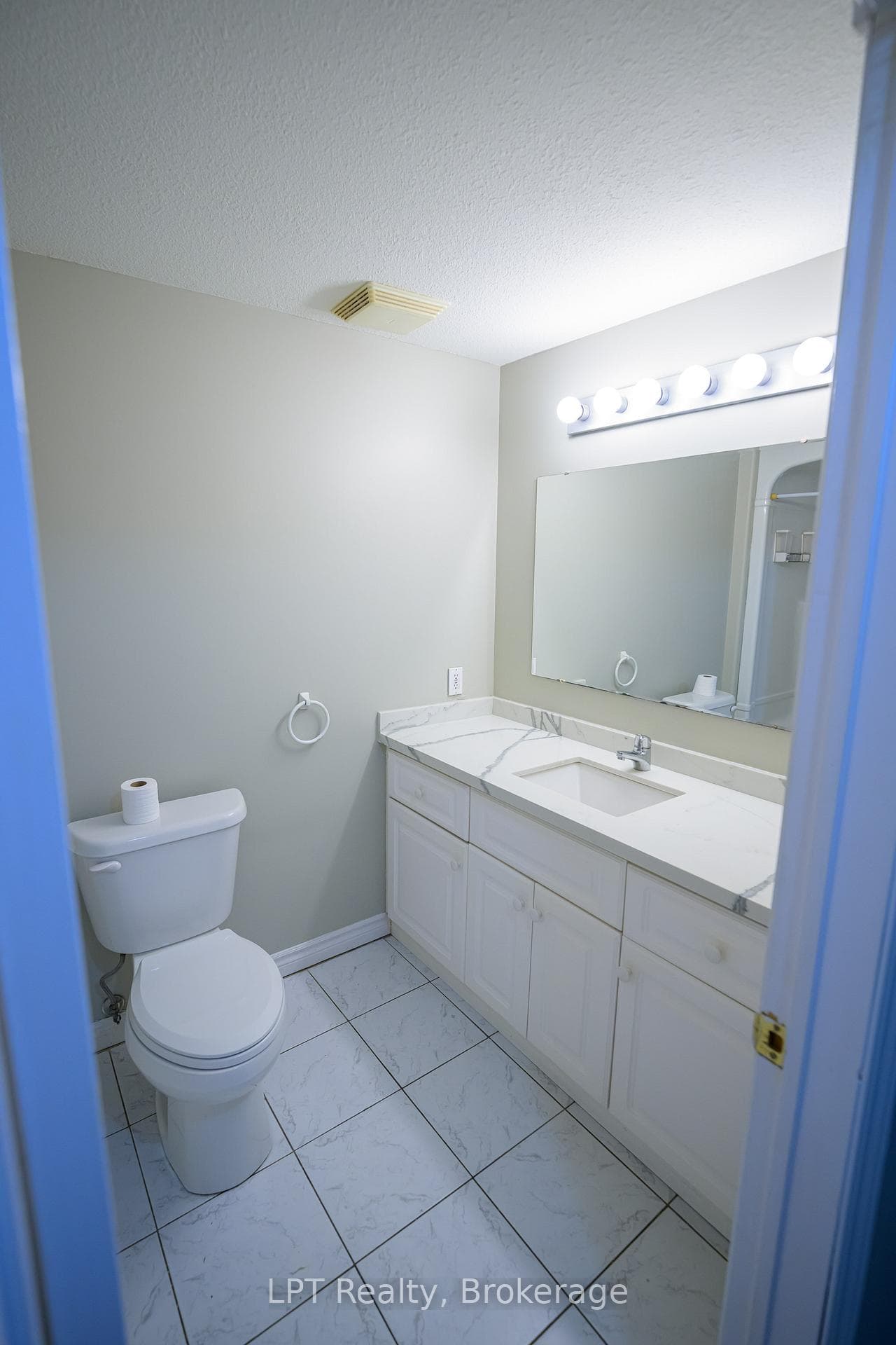 317 Queen Street Unit 103 photo 16