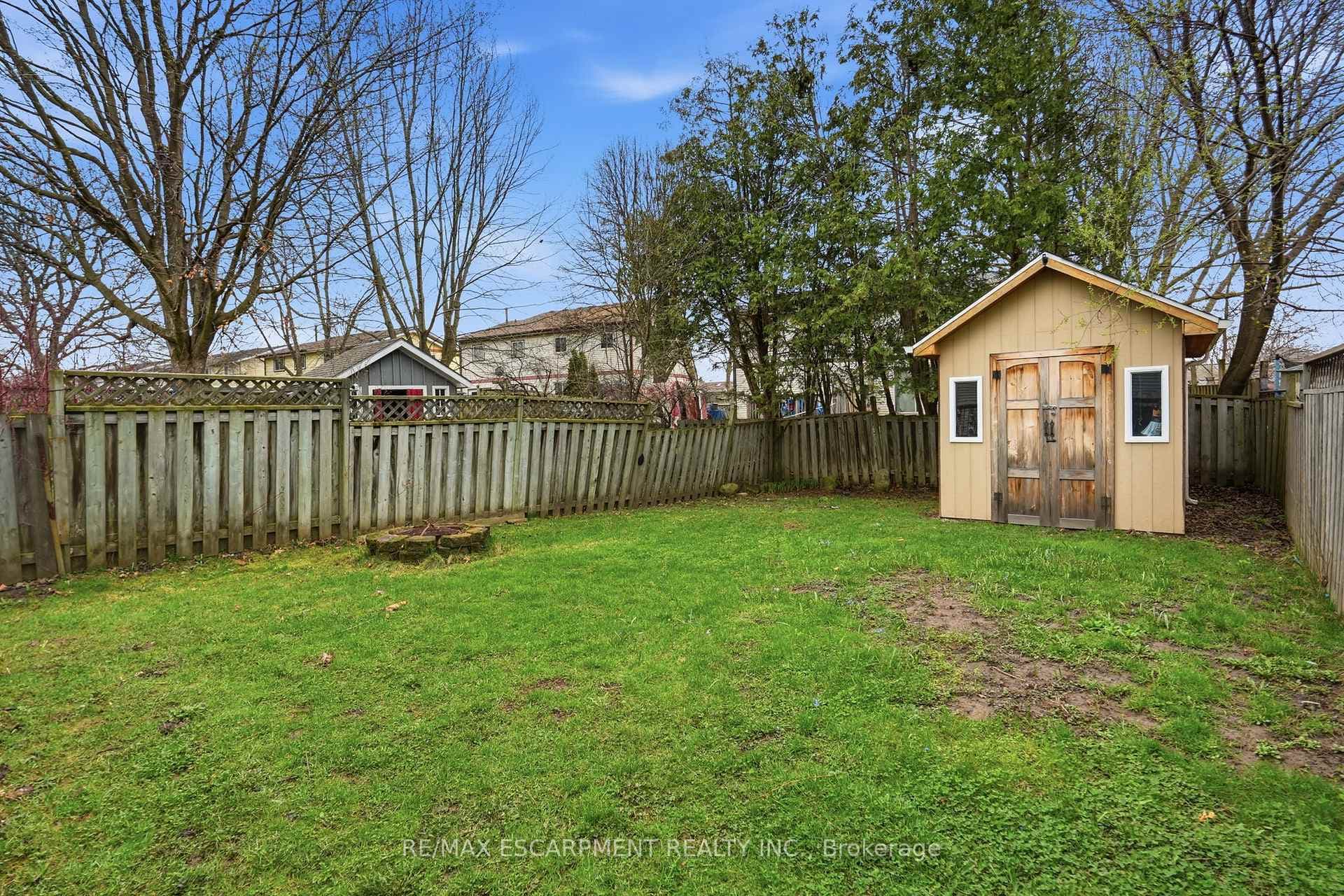 16 Enfield Crescent photo 35
