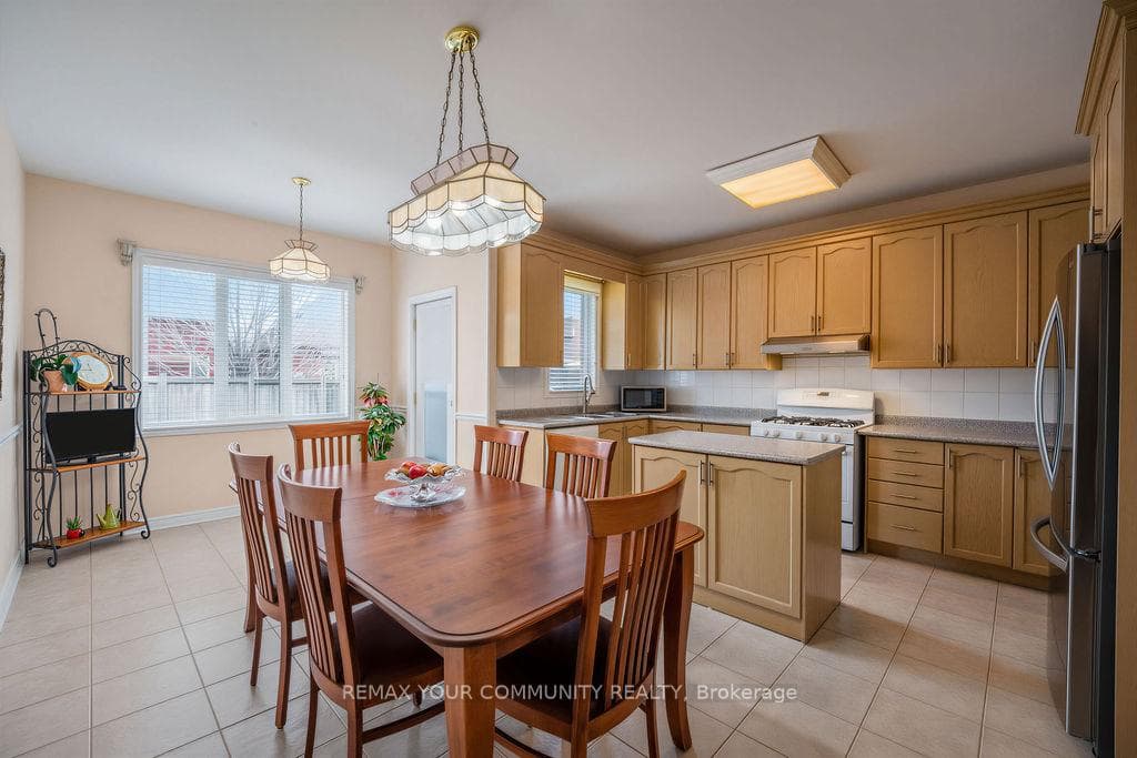 23 Amelynn Crescent photo 10