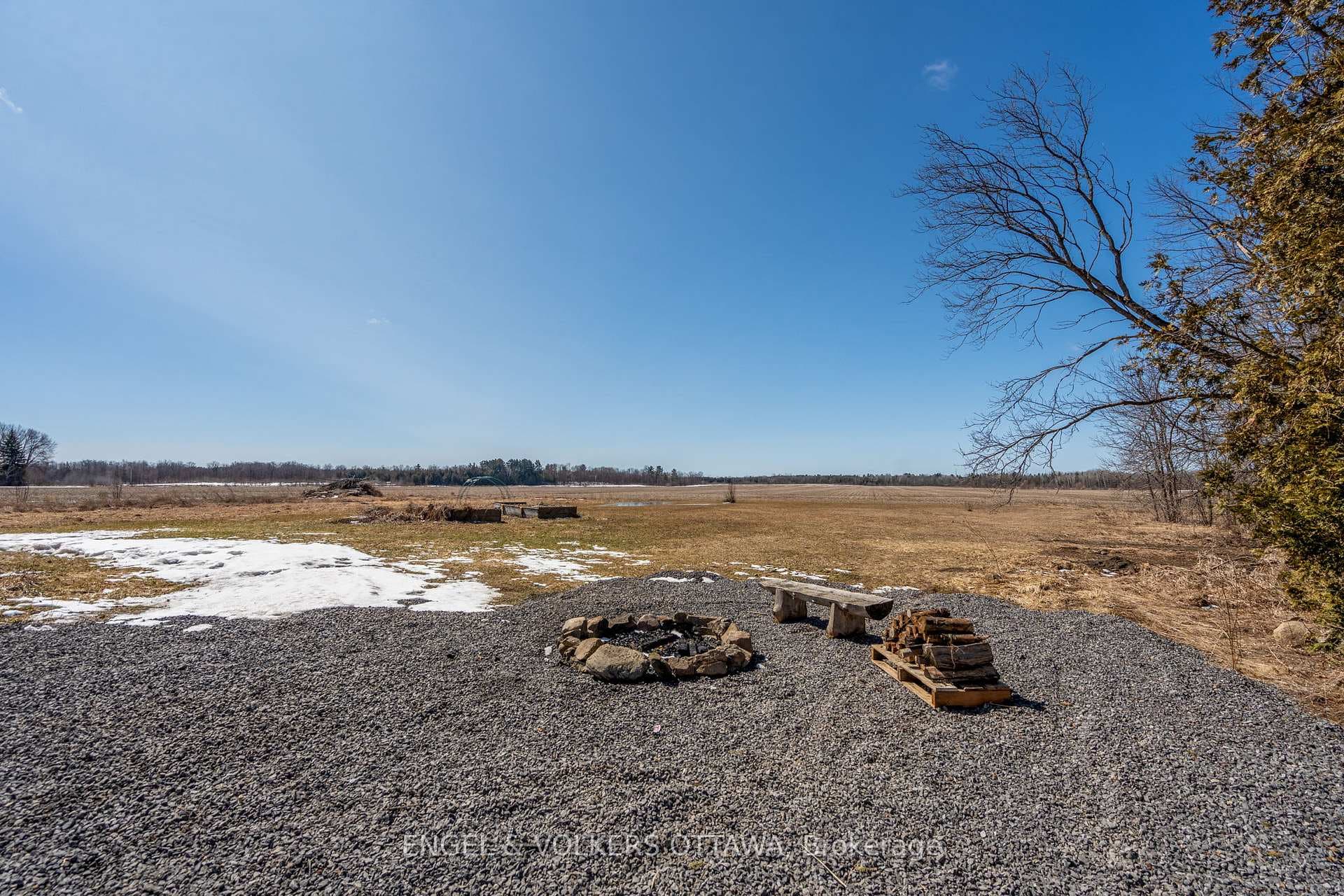 2040 York's Corners Road photo 34