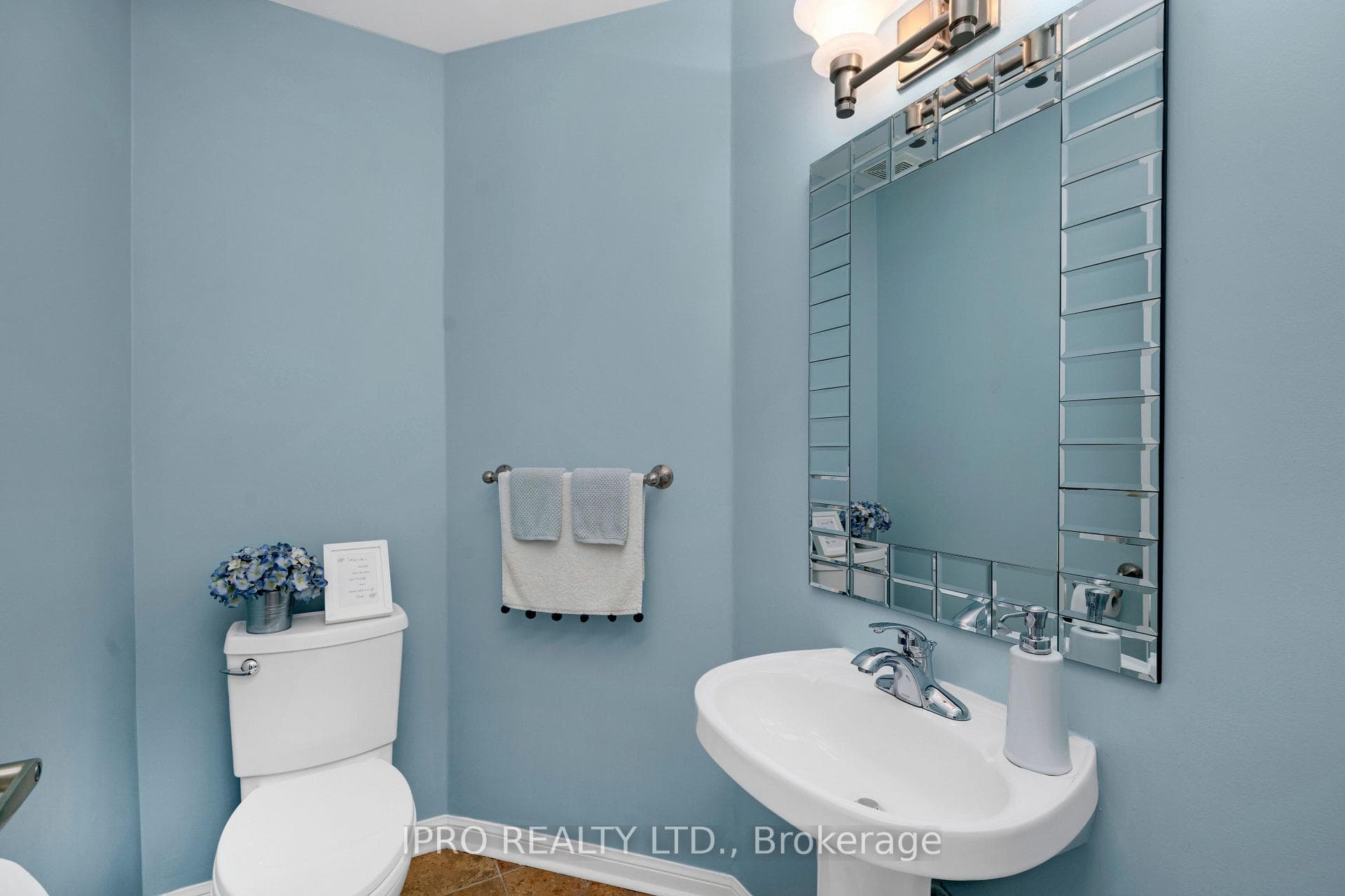 1392 Hill Street photo 19