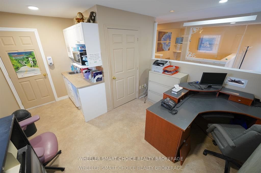 2135 Pitt Street photo 13