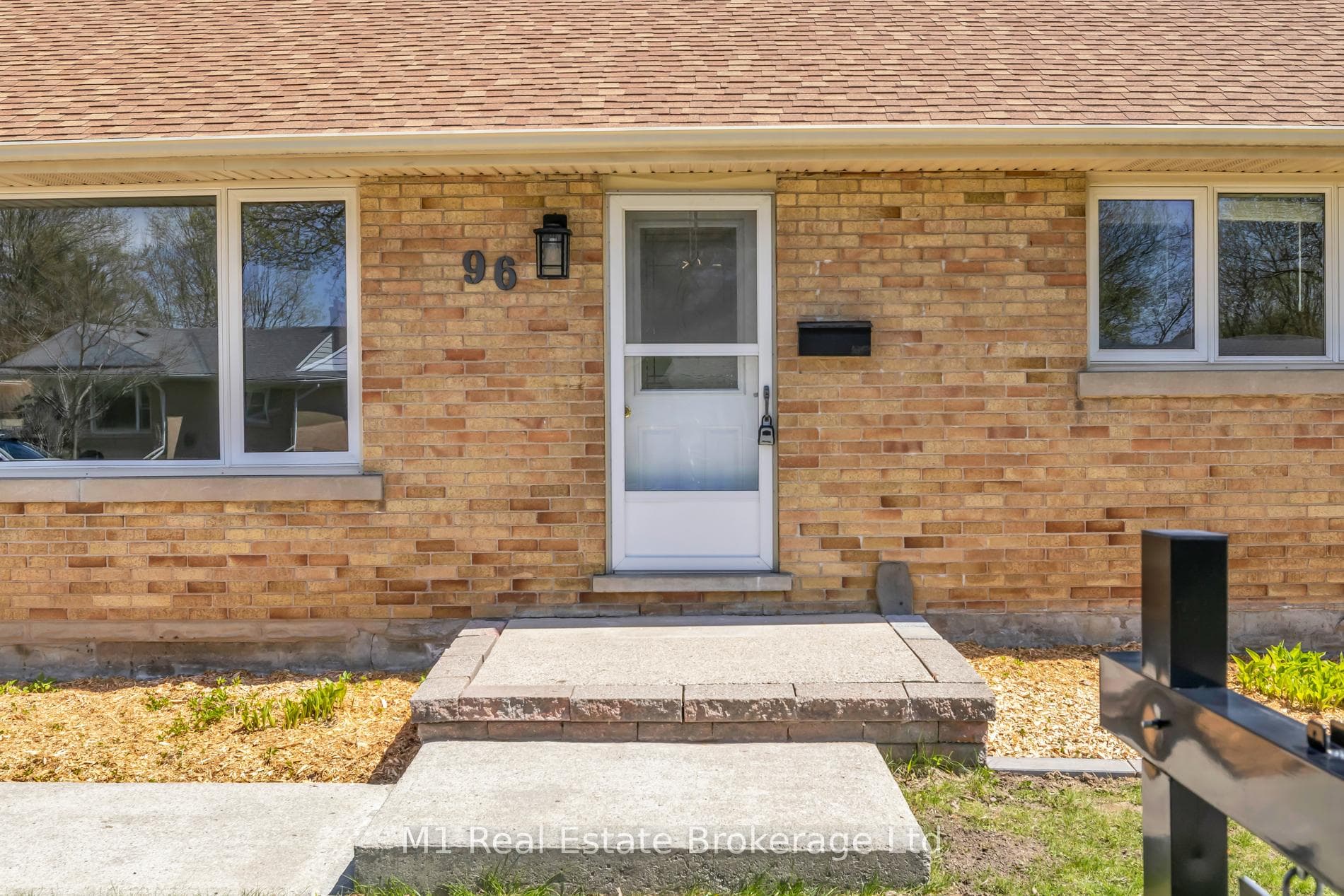 96 Siebert Avenue photo 5