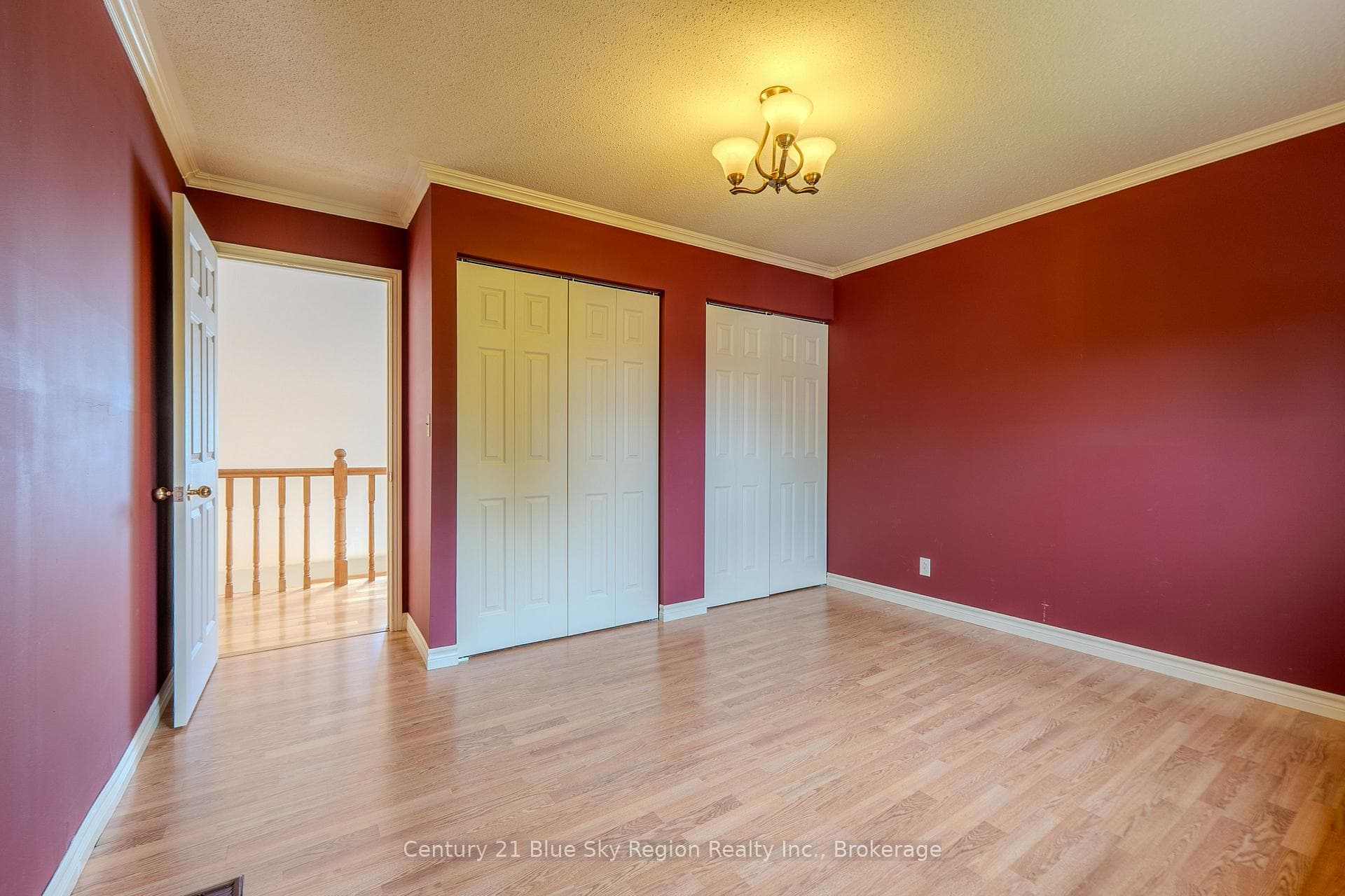 243 Southview Crescent photo 20