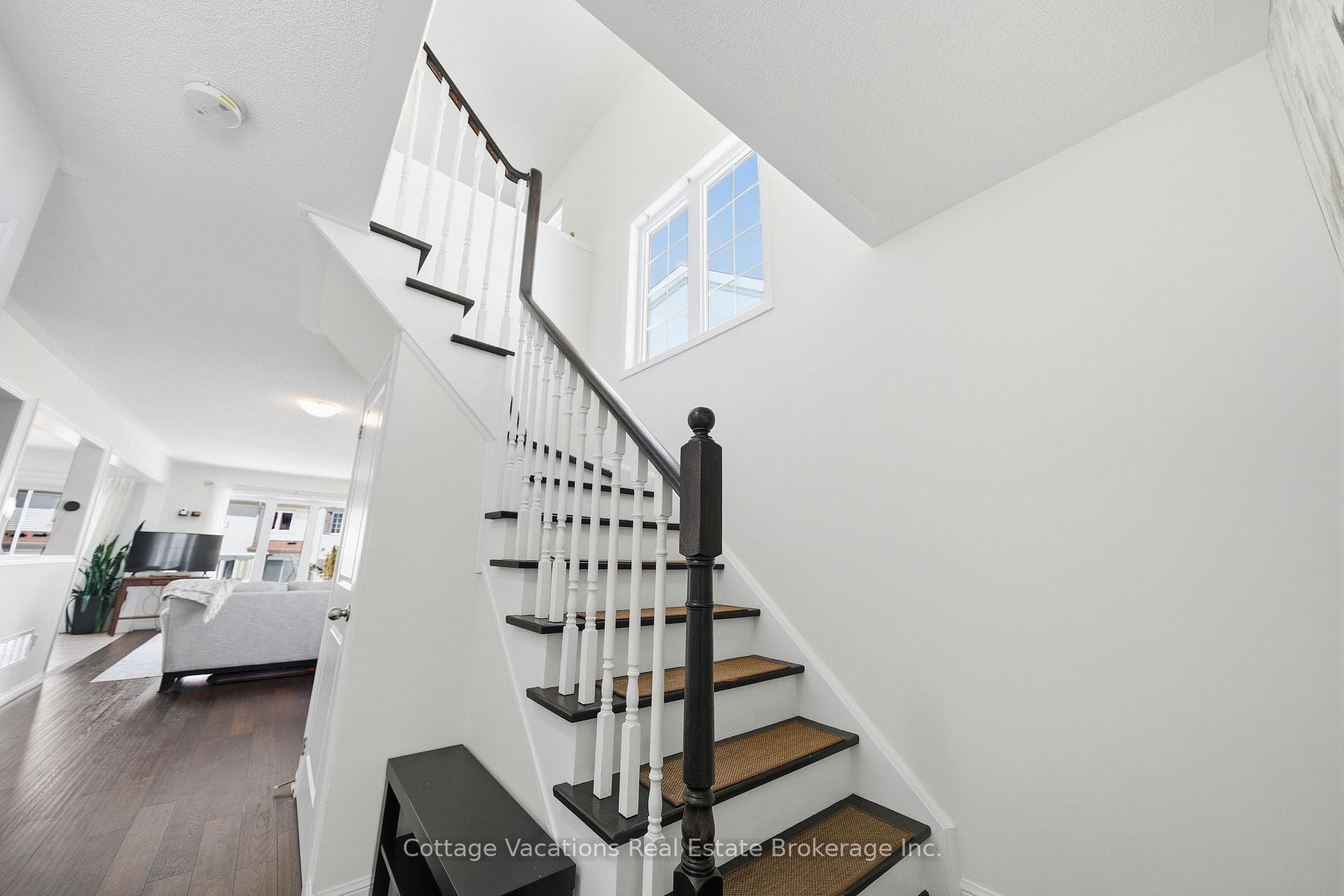 62 Adanac Drive photo 16