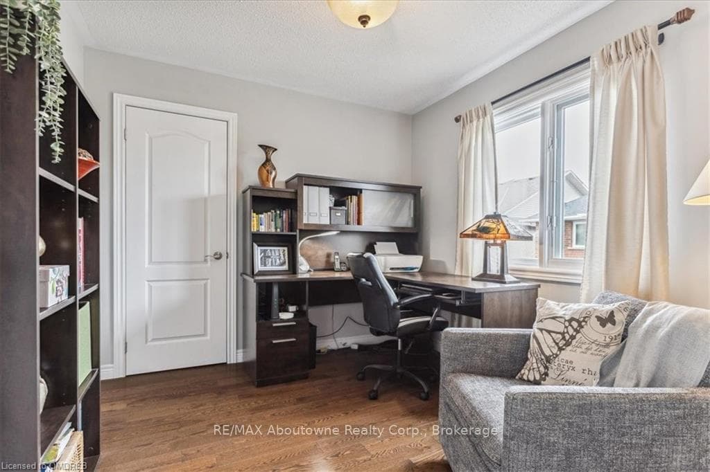 499 WILLMOTT Crescent photo 26