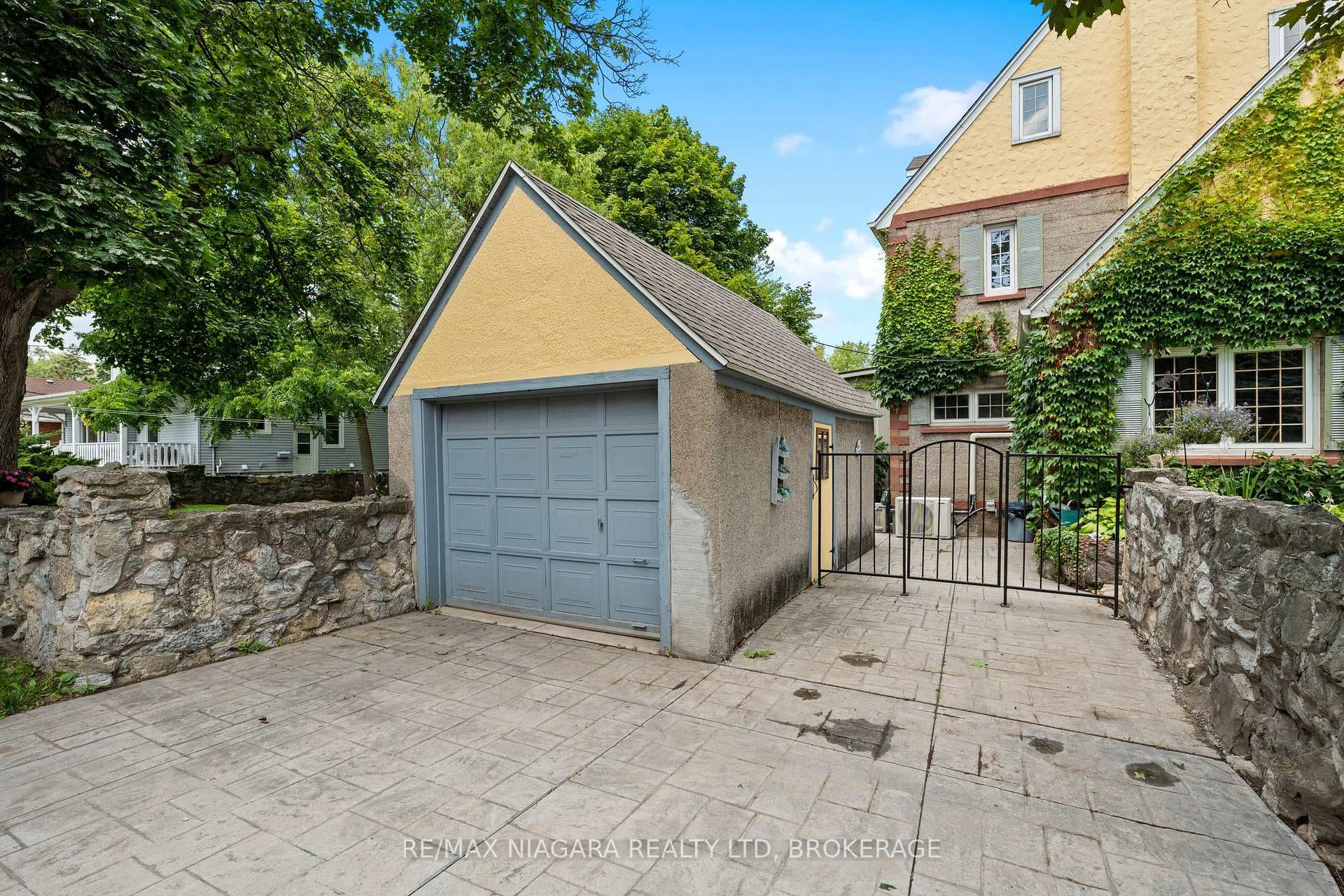 3855 ST JAMES Avenue photo 26