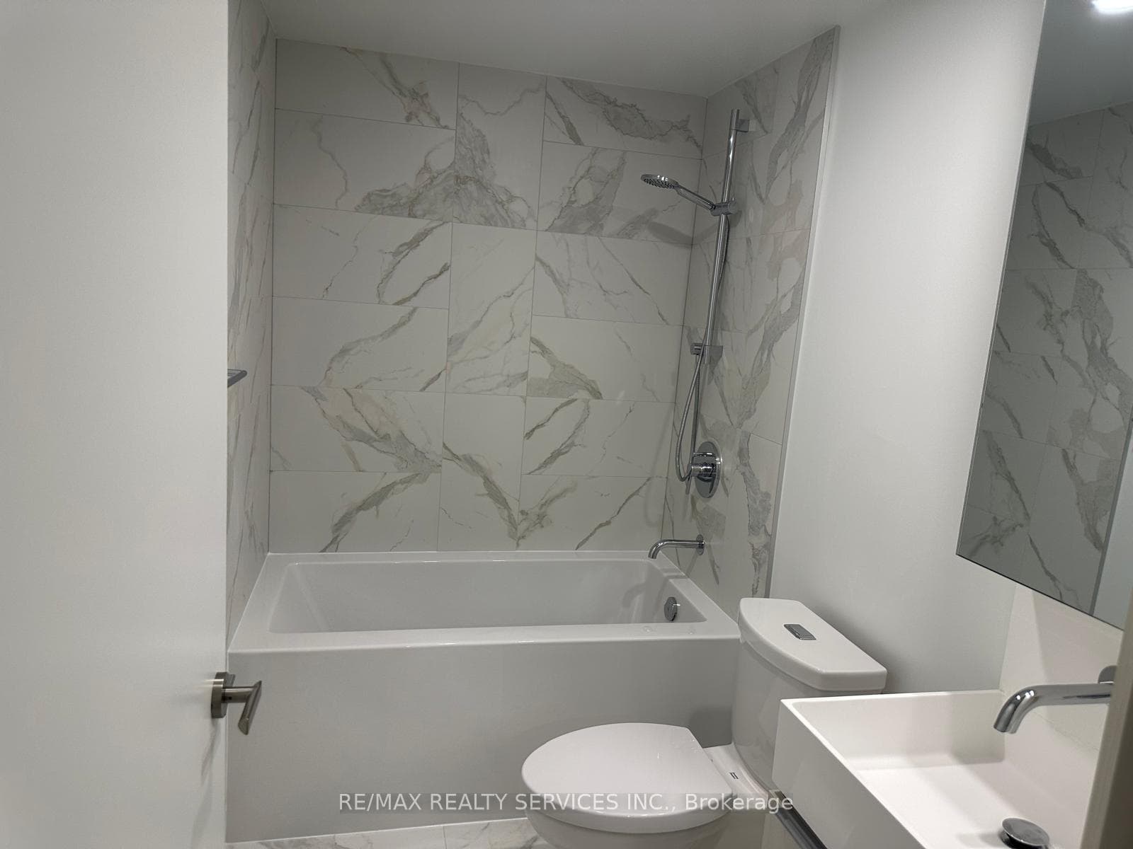 370 Martha Street Unit 1810 photo 7