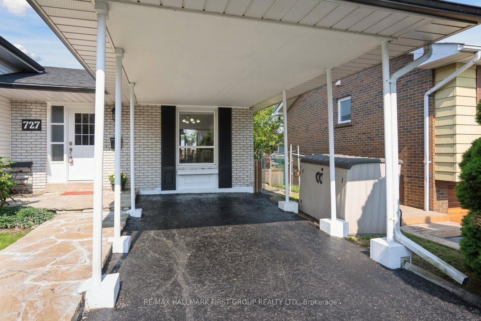 727 Leaside Street photo 3