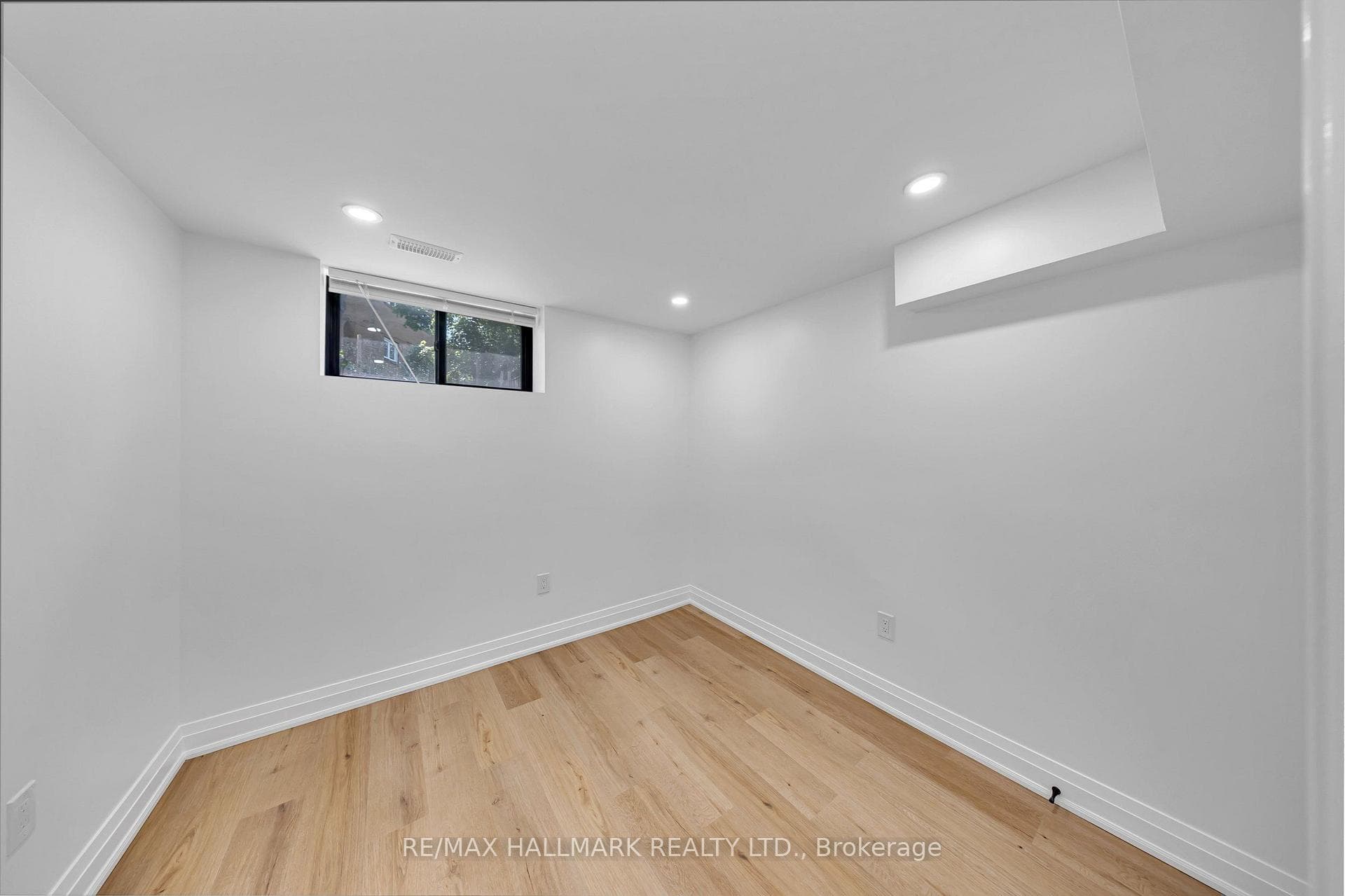978 Midland Avenue photo 43