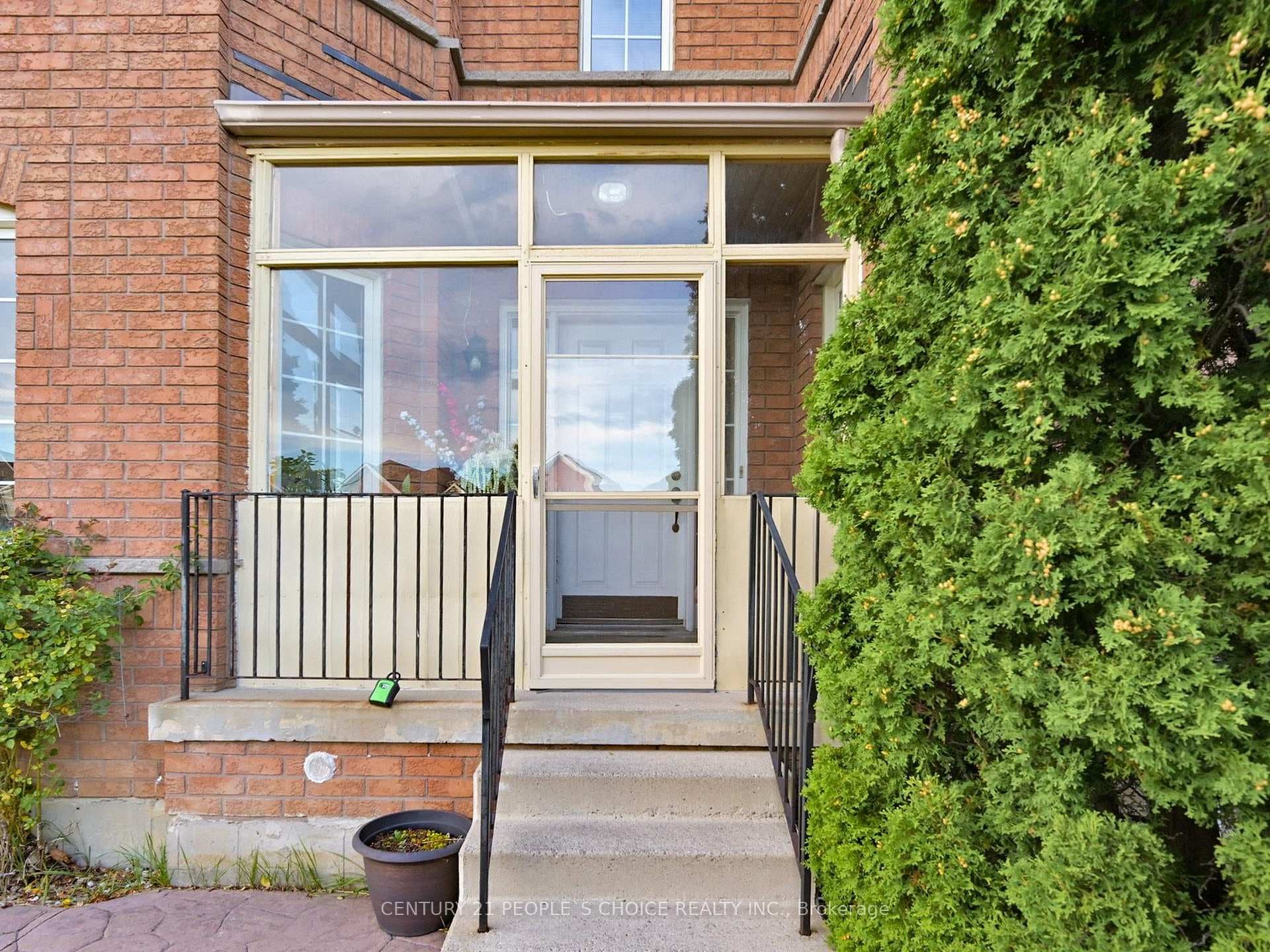5998 Gant Crescent photo 4