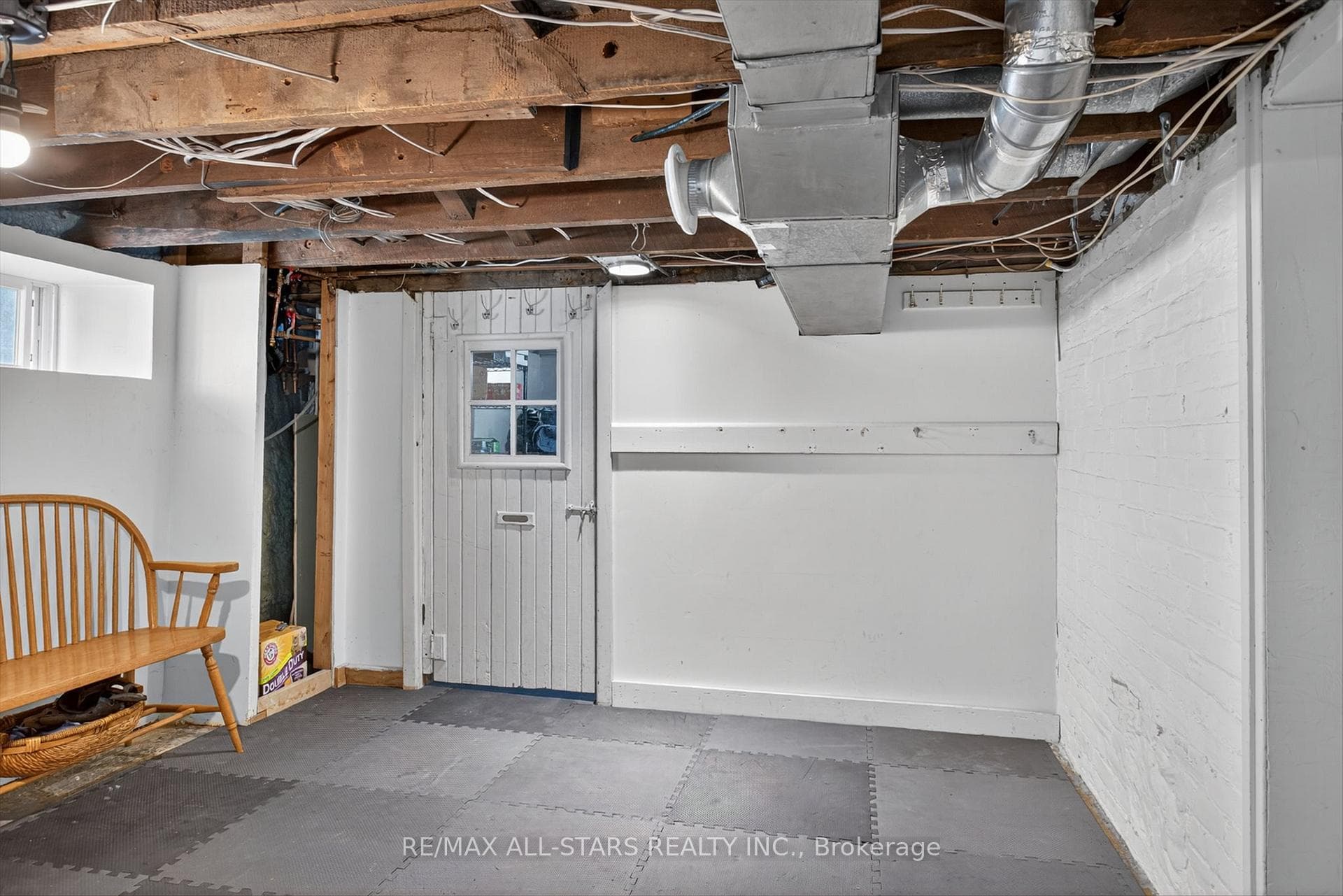 76 Wellington Street photo 35