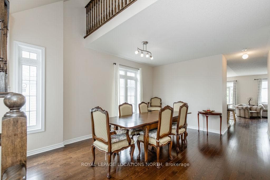 33 Grand Poplar Lane photo 3