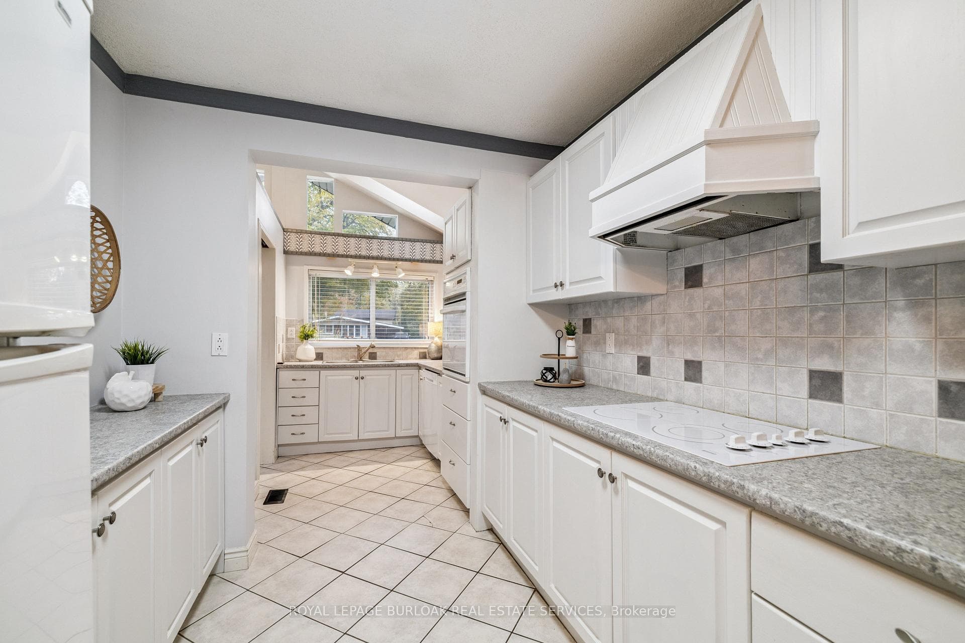 532 Elwood Road photo 13