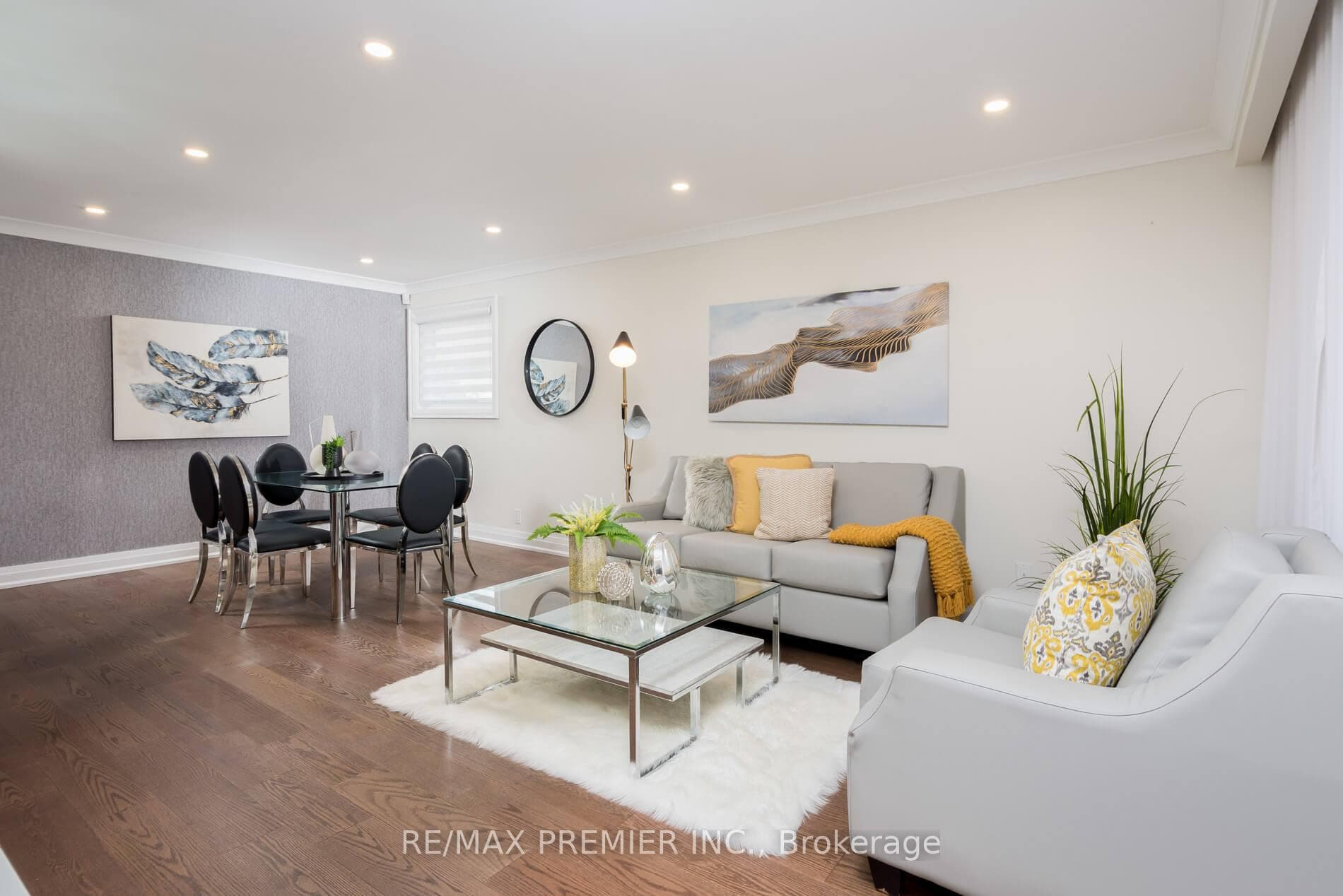 110 Clarence Street photo 5