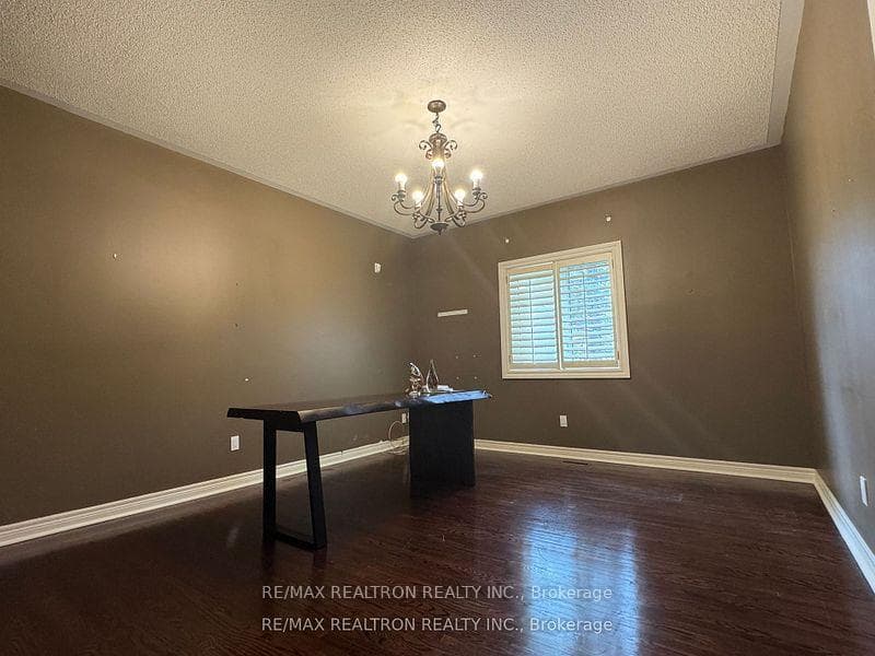 21 Goldring Crescent photo 9