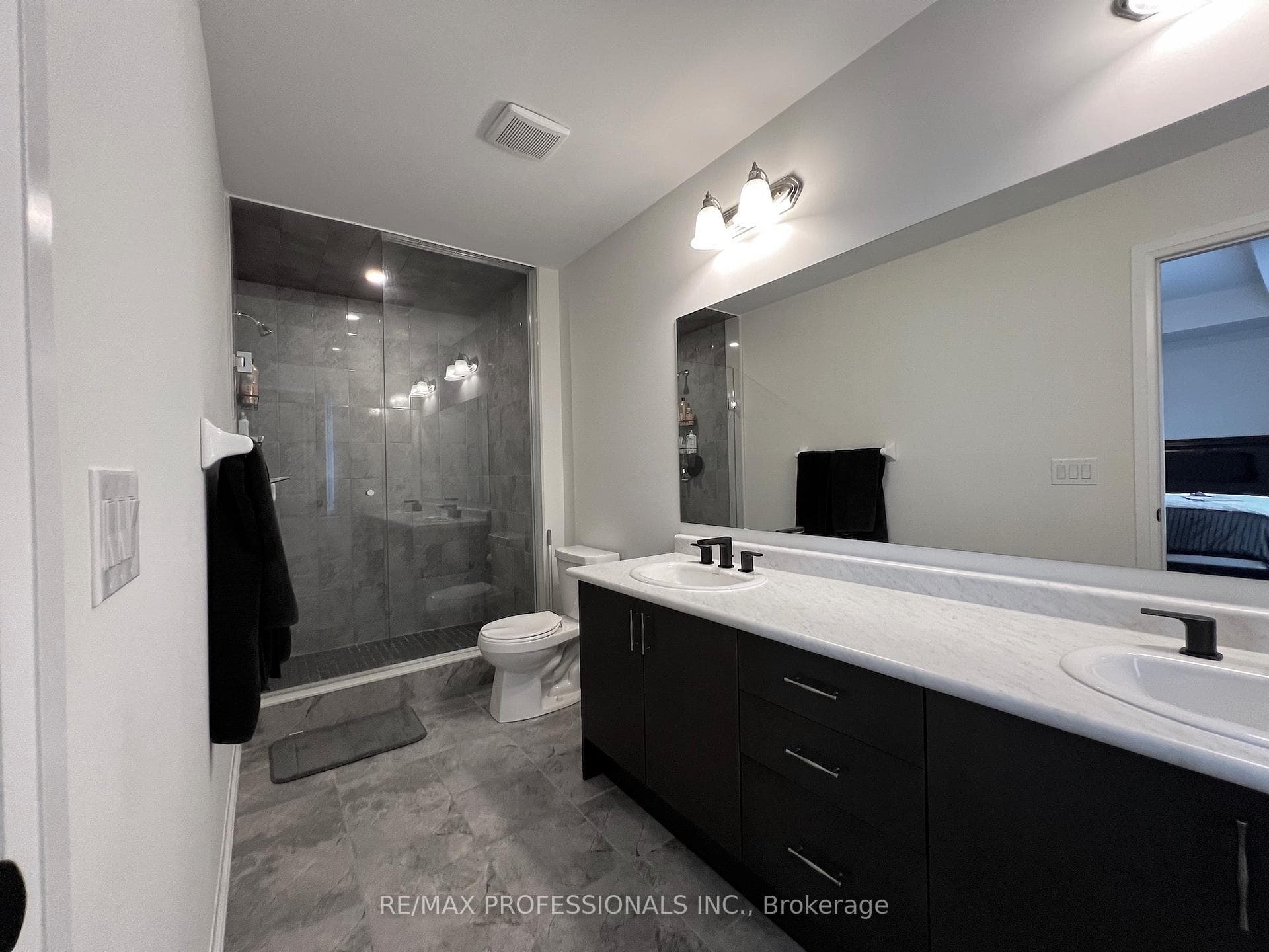 48 Blacklock Street photo 28