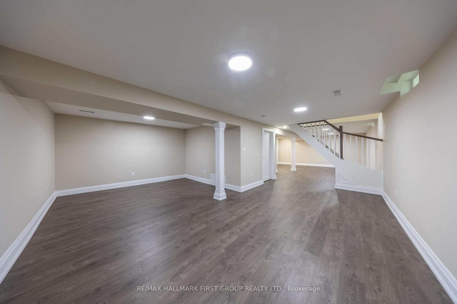 741 Downview Crescent photo 26