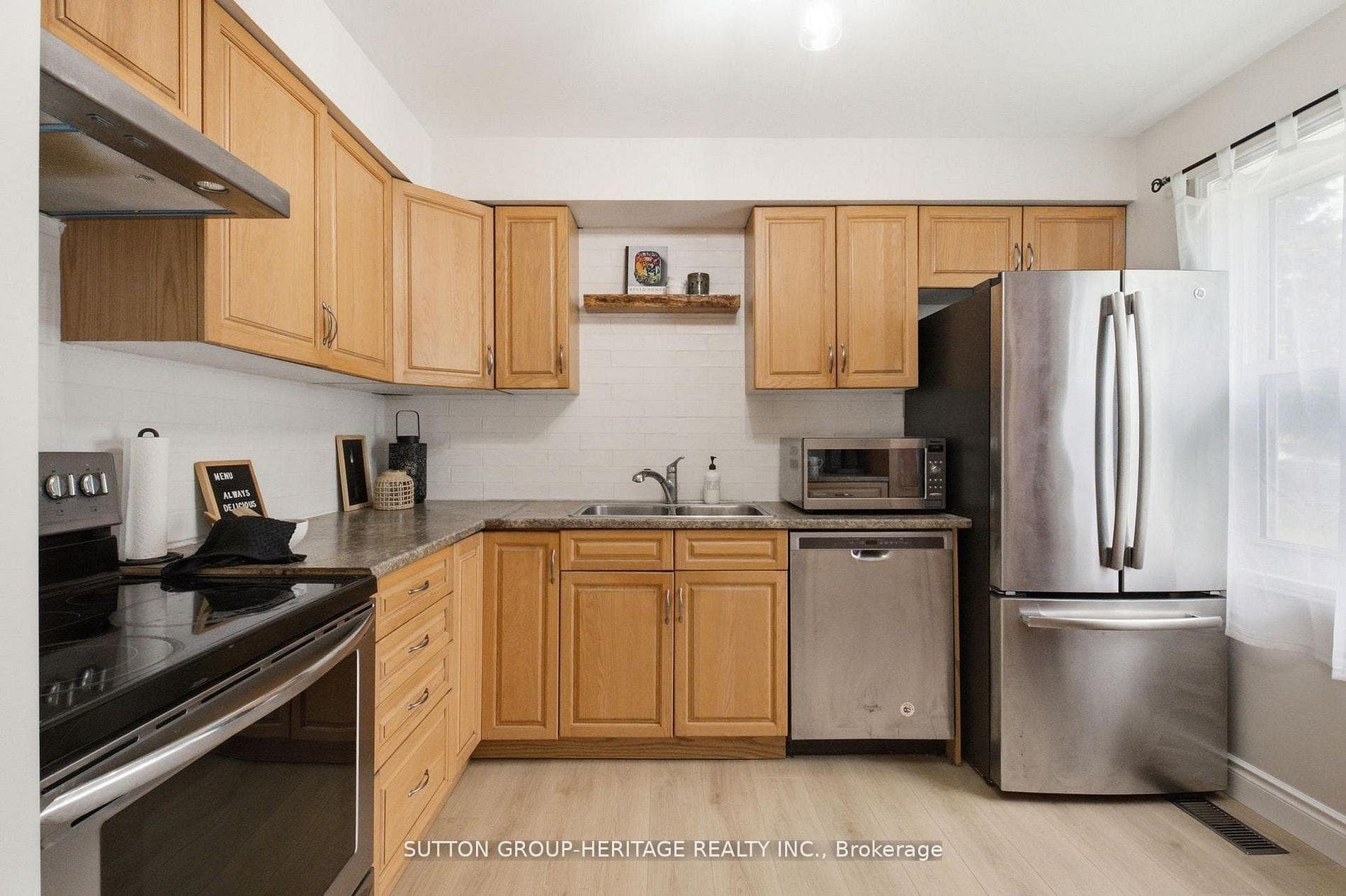 1413 Beaverbrook Court photo 6