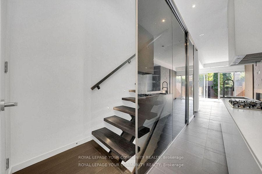 257 Roxton Road photo 16