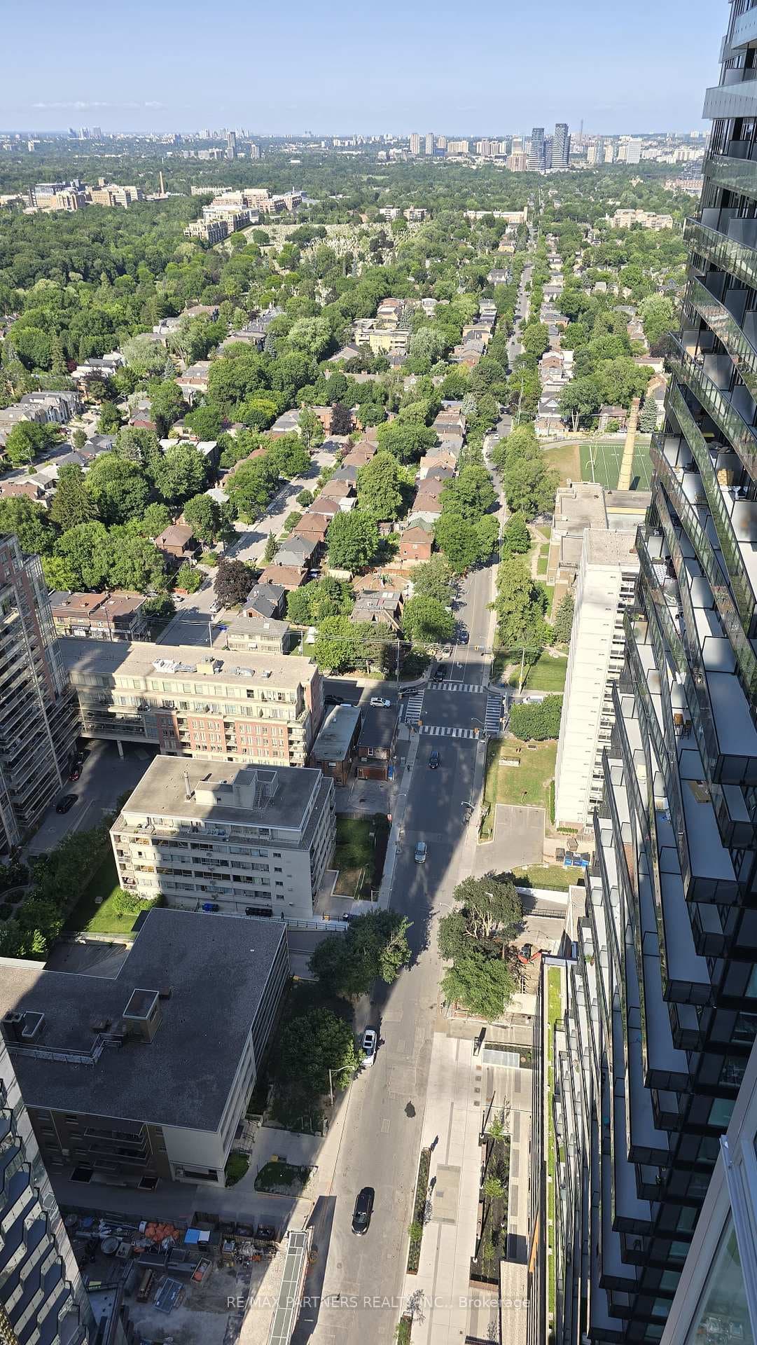 Broadway Avenue (east view)