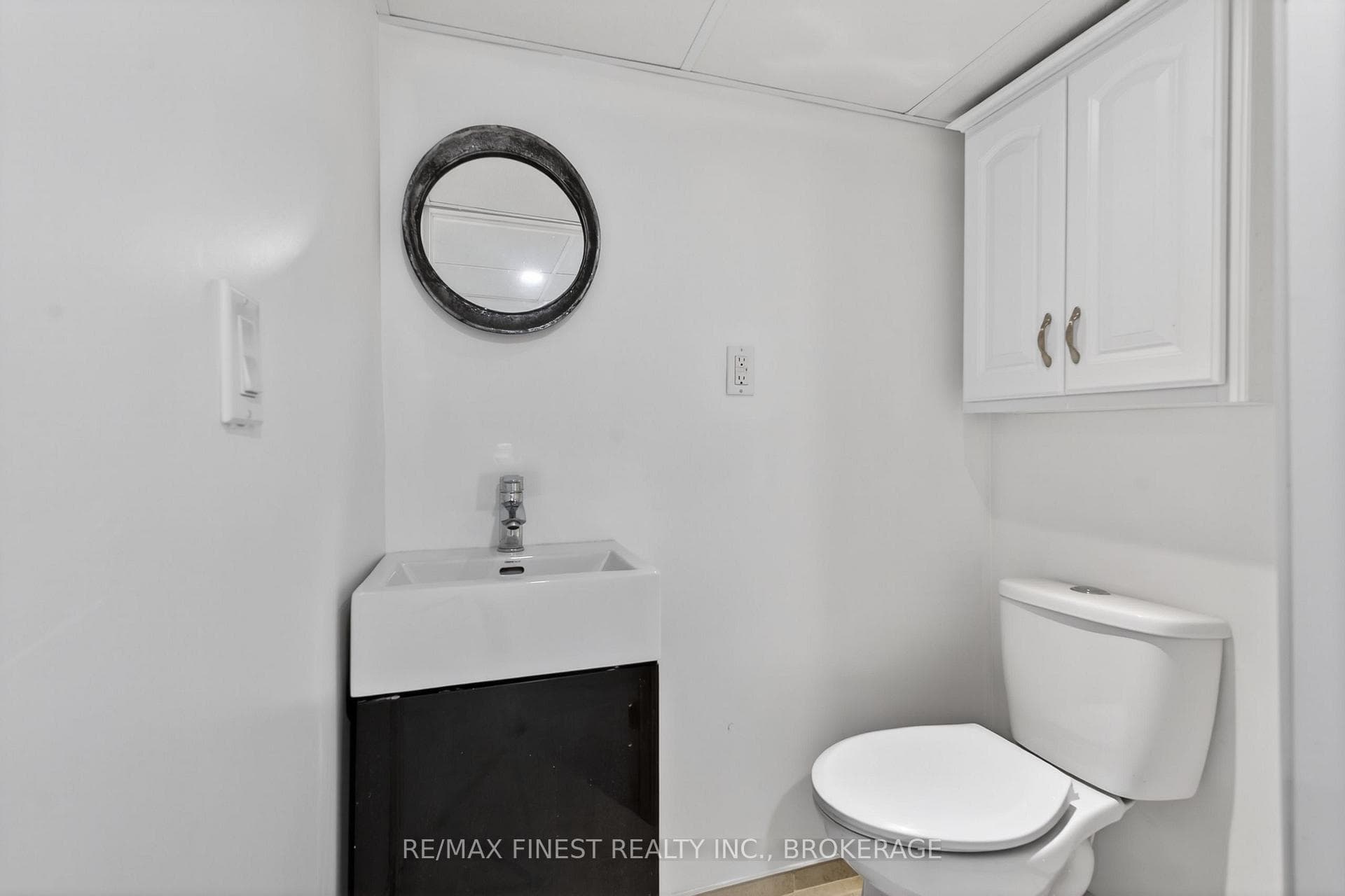 825 SOMERSET Crescent photo 41