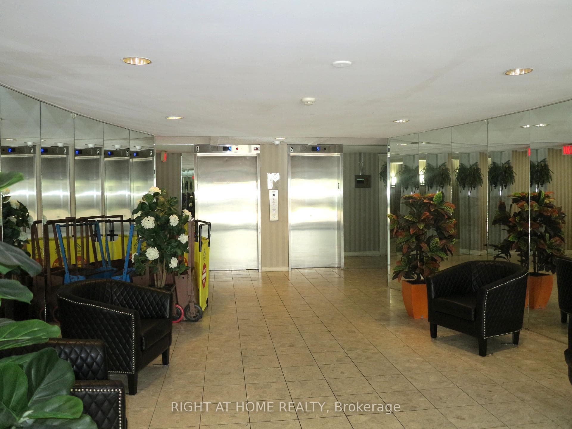 570 Proudfoot Lane Unit 1011 photo 2