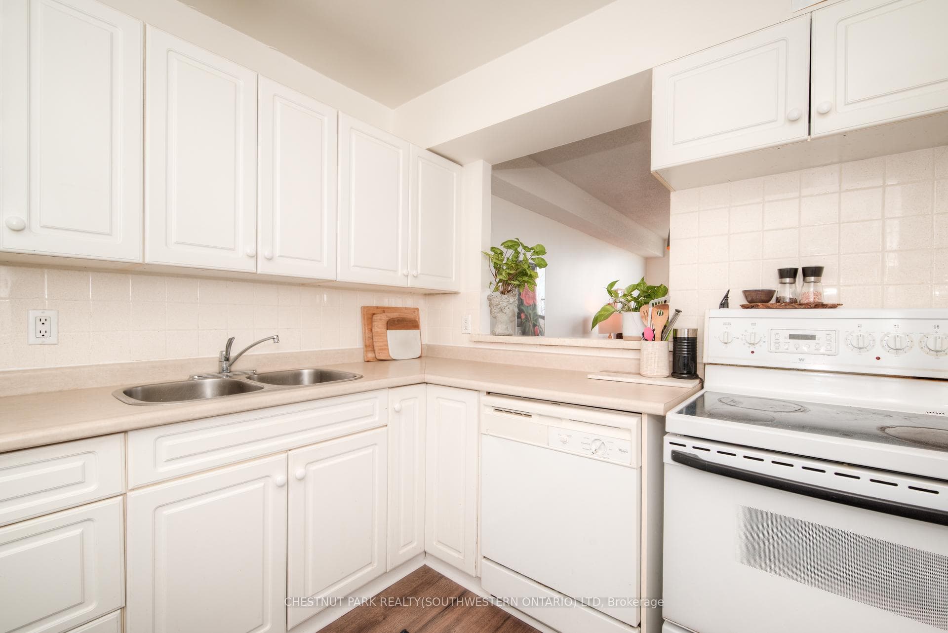 18 Holborn Court Unit 604 photo 9