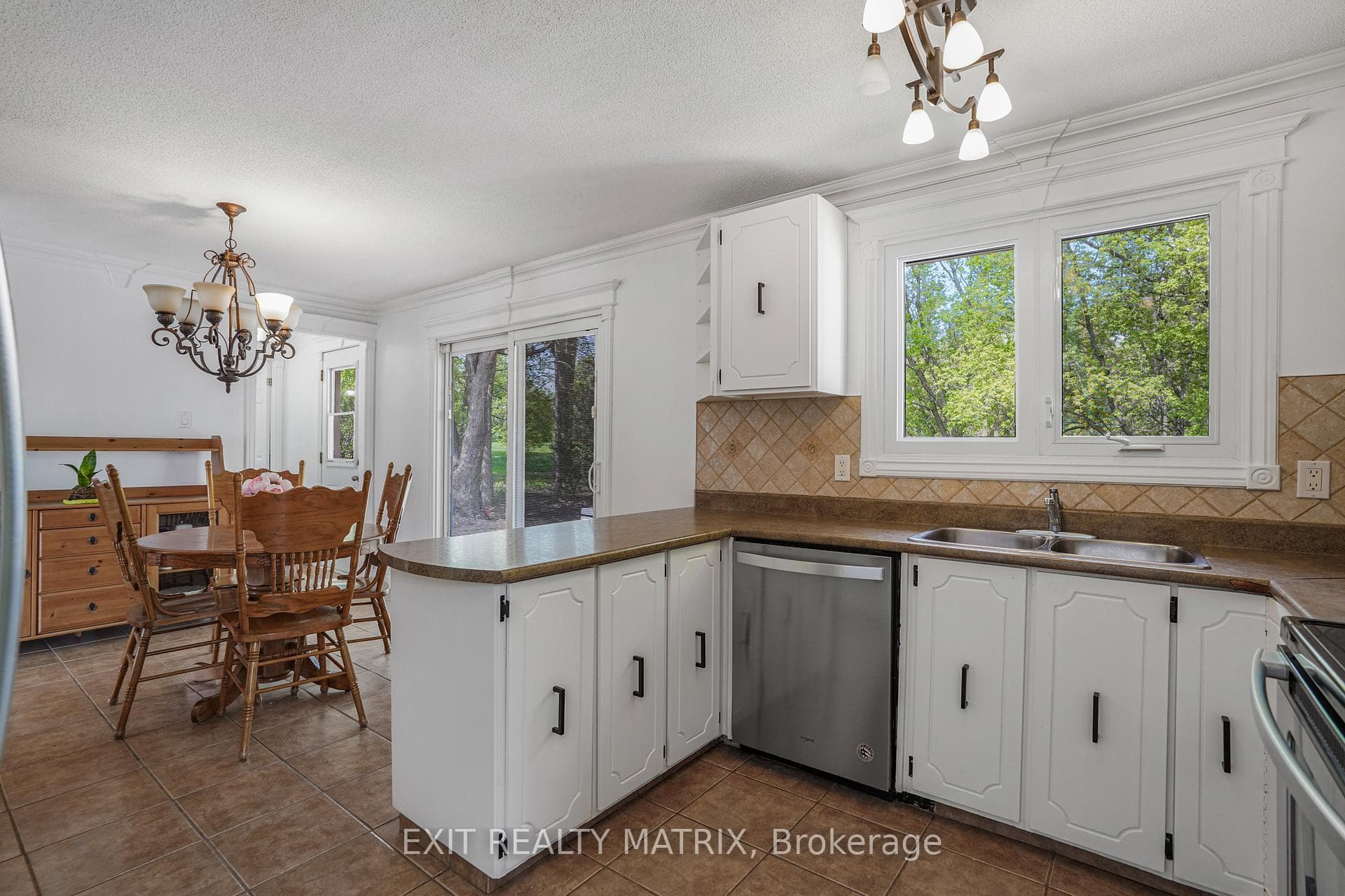 136 Martel Crescent photo 12