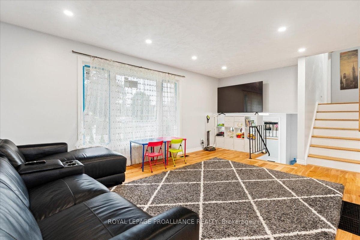 44 Meadowvale Avenue photo 19