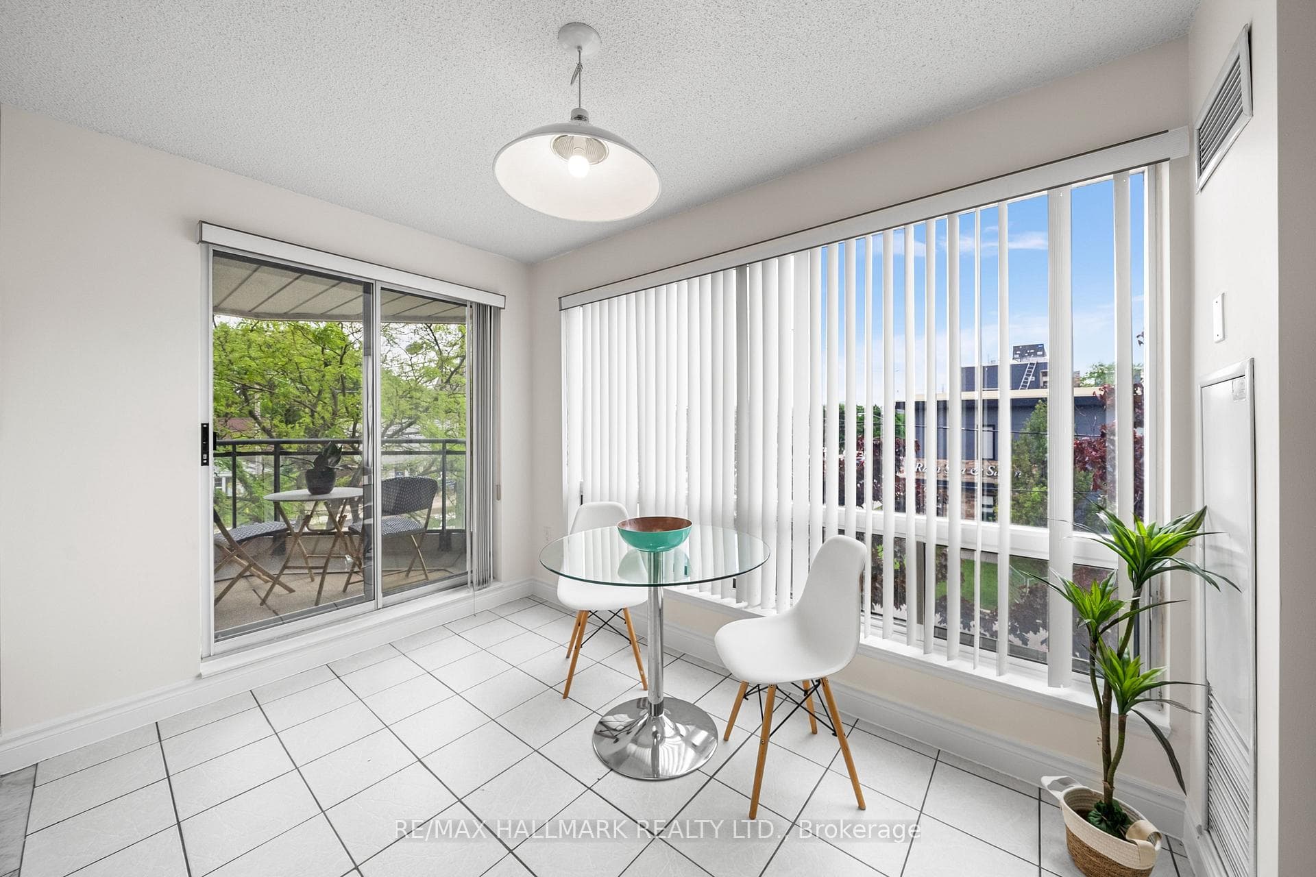1 Hycrest Avenue Unit 208 photo 10