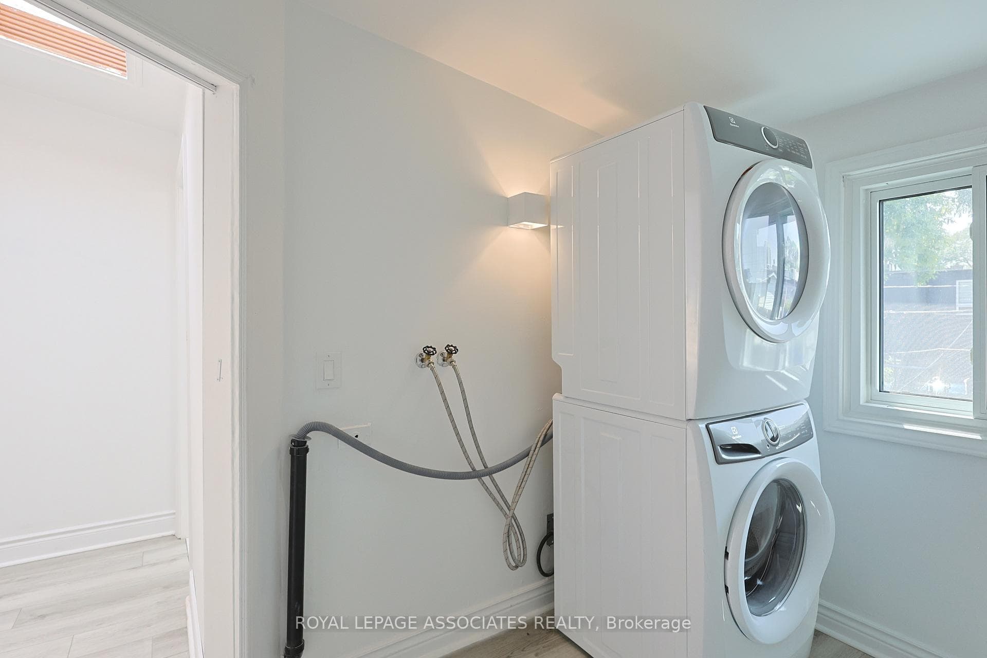140 Brownville Avenue photo 25