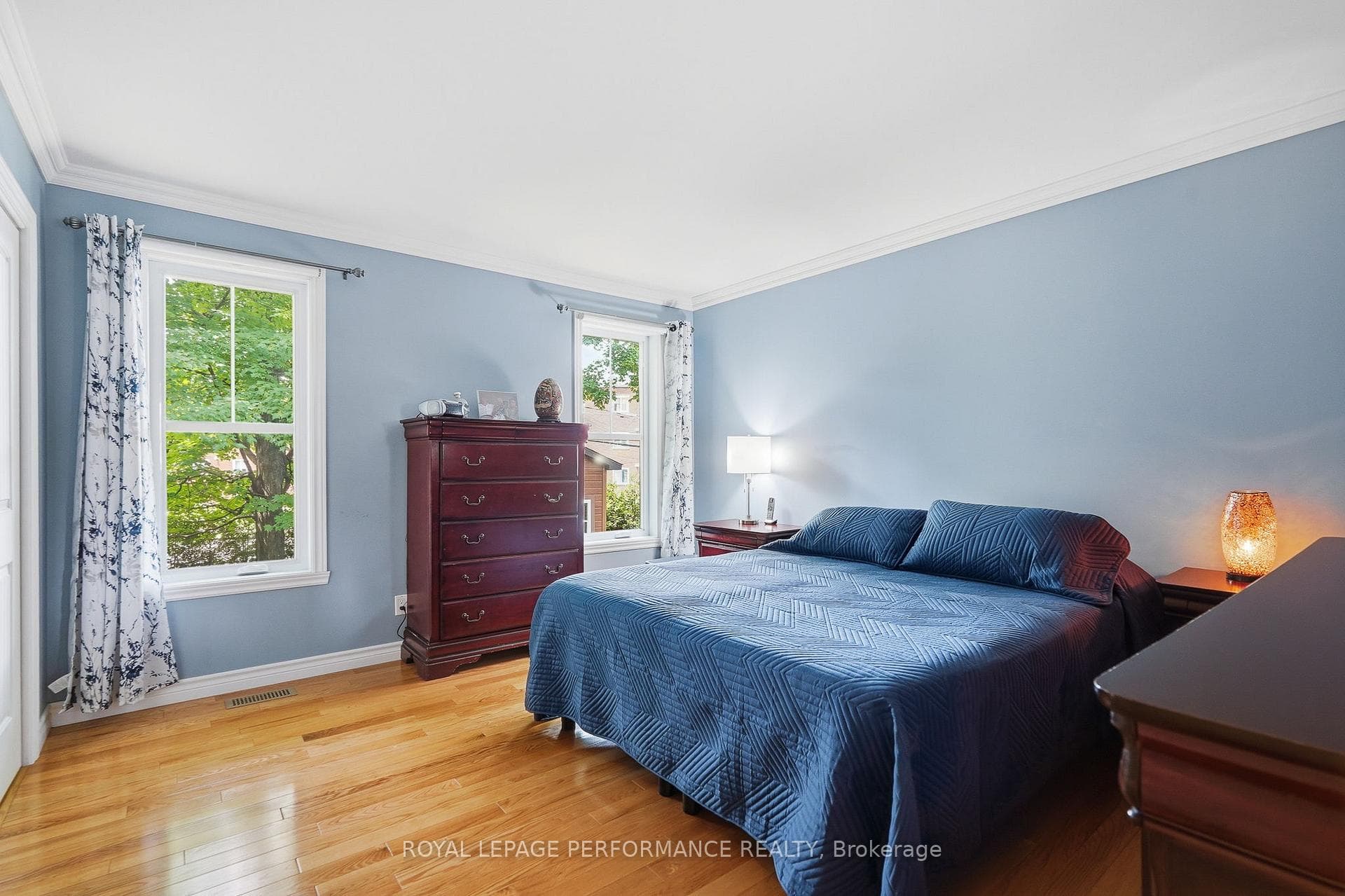 992 Ghislain Street photo 16